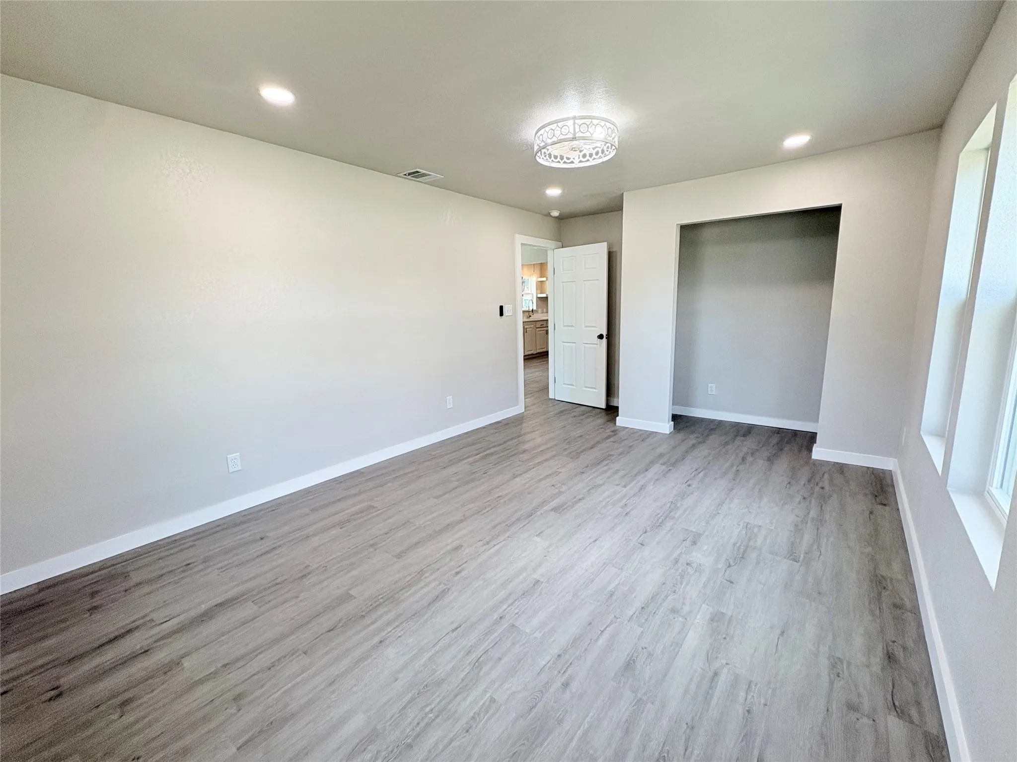 Single Family Residence For Sale in Young County , 1329 4th St, Graham, Texas 76450, 2 Bedroom, 1 Bathroom, Garage spaces, 900 Sqft, built in 1945, Price $138,900, mls#21314226, Real Estate Agent in Graham, Homes For Sale in Young county, Homes For Sale in Graham, Realtor in Graham Texas, Real Estate Brokerage Independent Realty Texas, Luminita Cordes Realtor
