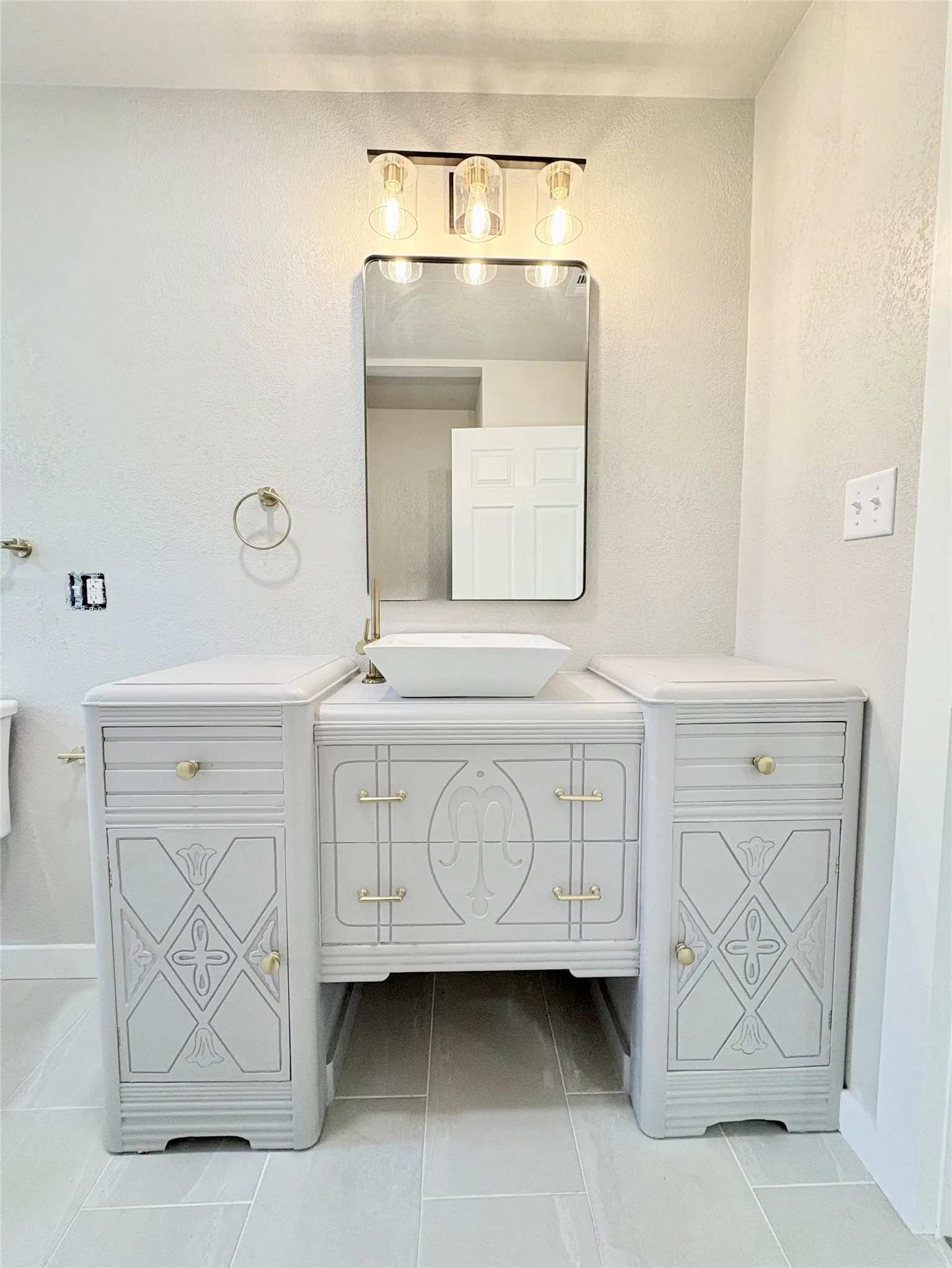 Single Family Residence For Sale in Young County , 1329 4th St, Graham, Texas 76450, 2 Bedroom, 1 Bathroom, Garage spaces, 900 Sqft, built in 1945, Price $138,900, mls#21314226, Real Estate Agent in Graham, Homes For Sale in Young county, Homes For Sale in Graham, Realtor in Graham Texas, Real Estate Brokerage Independent Realty Texas, Luminita Cordes Realtor