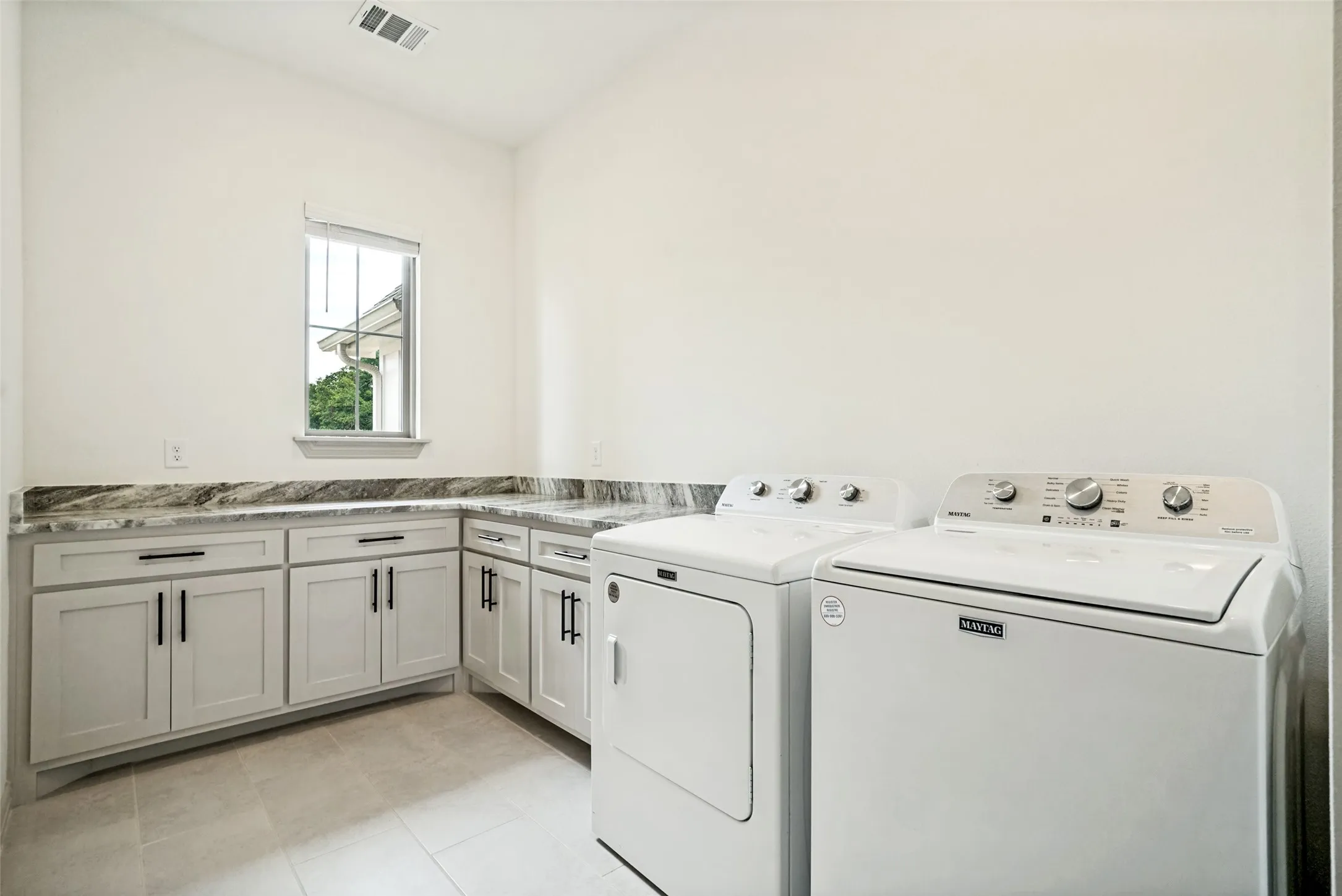 Single Family Residence For Sale in Parker County , 9459 Zion Hill Road, Poolville, Texas 76487, 3 Bedroom, 3 Bathroom, 3 Garage spaces, 2,921 Sqft, built in 2024, mls#21314439, Real Estate Agent in Poolville, Homes For Sale in Parker county, Homes For Sale in Poolville, Realtor in Poolville Texas, Real Estate Brokerage Independent Realty Texas, Luminita Cordes Realtor