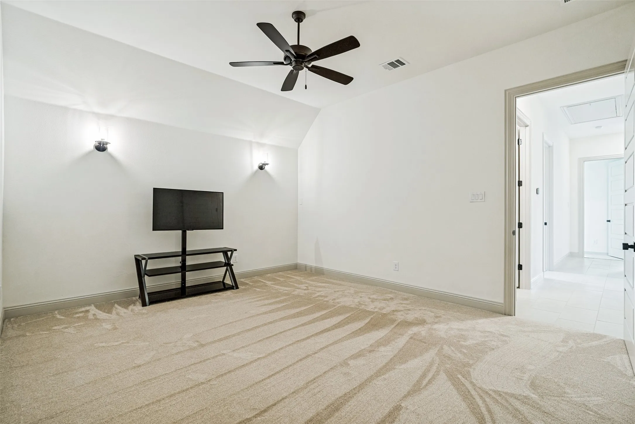 Single Family Residence For Sale in Parker County , 9459 Zion Hill Road, Poolville, Texas 76487, 3 Bedroom, 3 Bathroom, 3 Garage spaces, 2,921 Sqft, built in 2024, mls#21314439, Real Estate Agent in Poolville, Homes For Sale in Parker county, Homes For Sale in Poolville, Realtor in Poolville Texas, Real Estate Brokerage Independent Realty Texas, Luminita Cordes Realtor