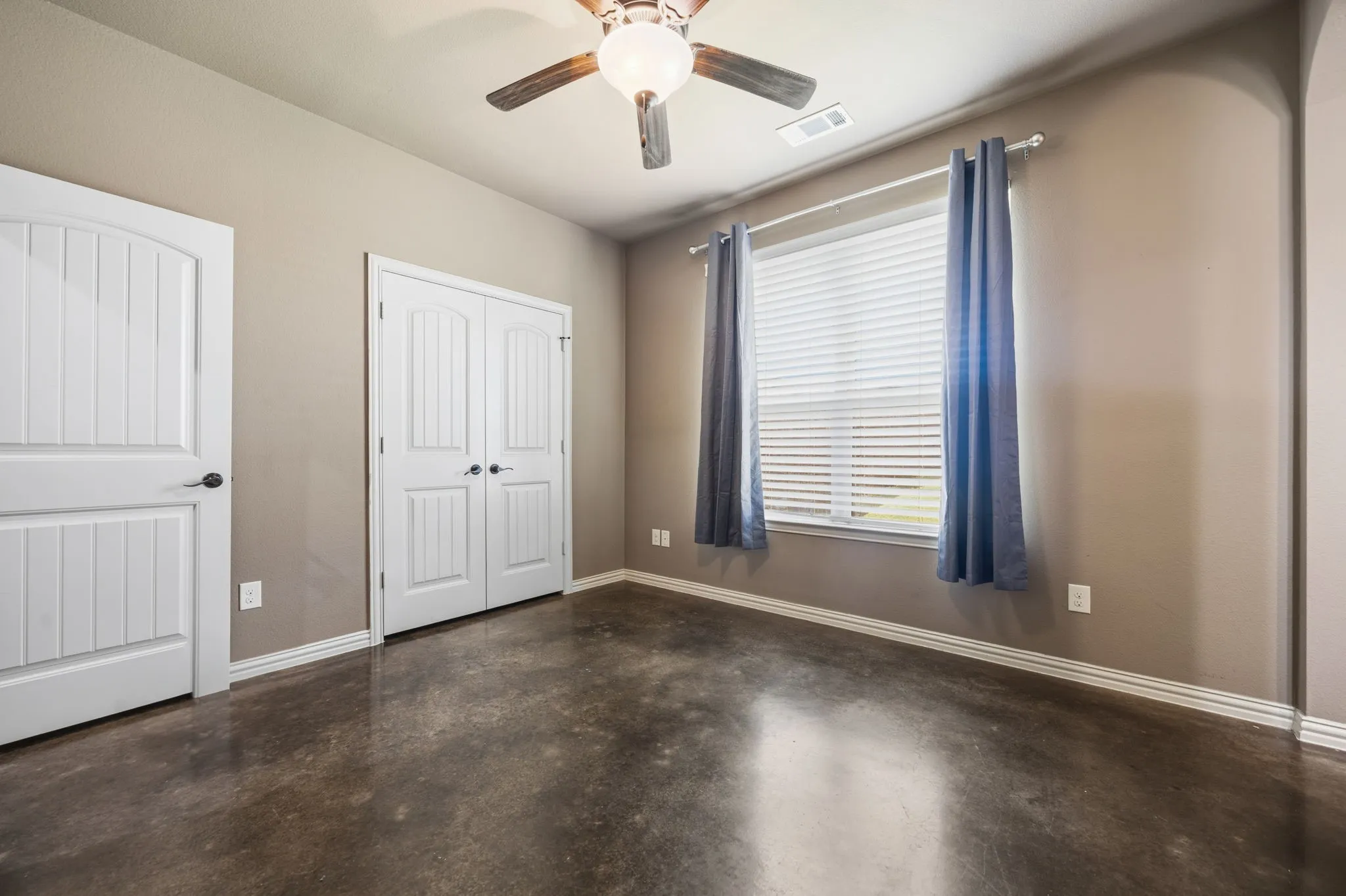 Large secondary bedroom