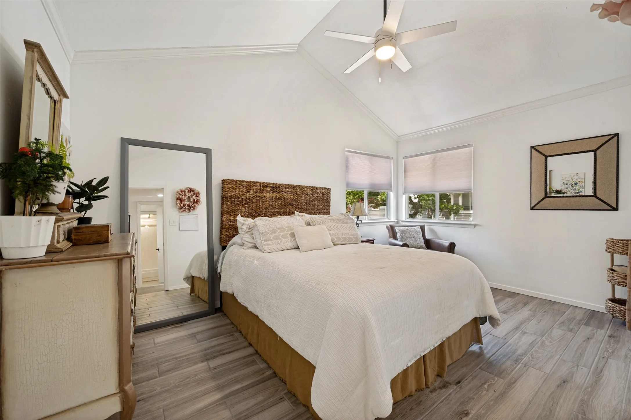 Condominium For Sale in Dallas County , 9233 Church Road 103, Dallas, Texas 75231, 3 Bedroom, 2 Bathroom, Garage spaces, 1,377 Sqft, built in 1981, mls#21314842, Real Estate Agent in Dallas, Homes For Sale in Dallas county, Homes For Sale in Dallas, Realtor in Dallas Texas, Real Estate Brokerage Independent Realty Texas, Luminita Cordes Realtor