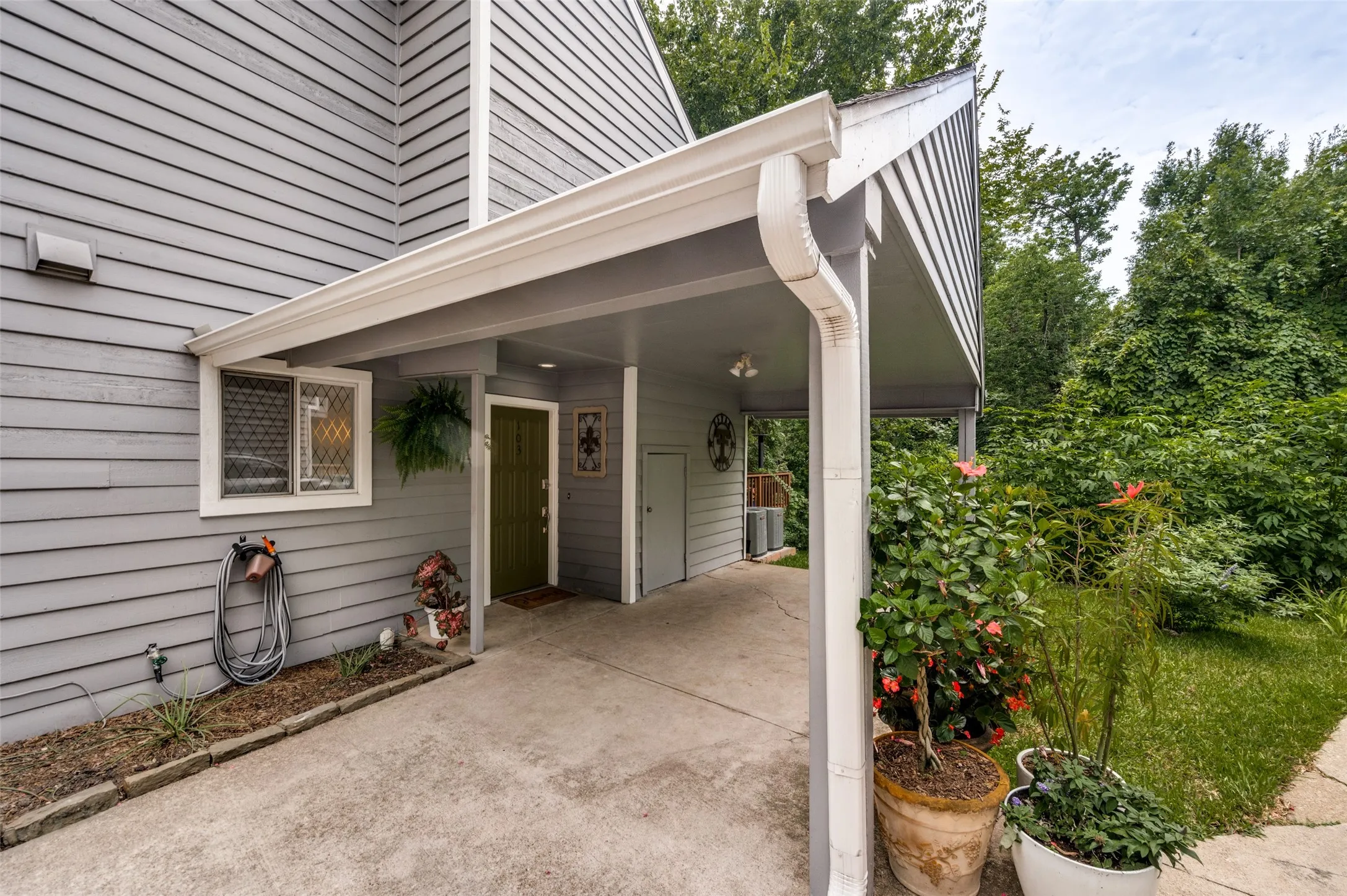 Condominium For Sale in Dallas County , 9233 Church Road 103, Dallas, Texas 75231, 3 Bedroom, 2 Bathroom, Garage spaces, 1,377 Sqft, built in 1981, mls#21314842, Real Estate Agent in Dallas, Homes For Sale in Dallas county, Homes For Sale in Dallas, Realtor in Dallas Texas, Real Estate Brokerage Independent Realty Texas, Luminita Cordes Realtor