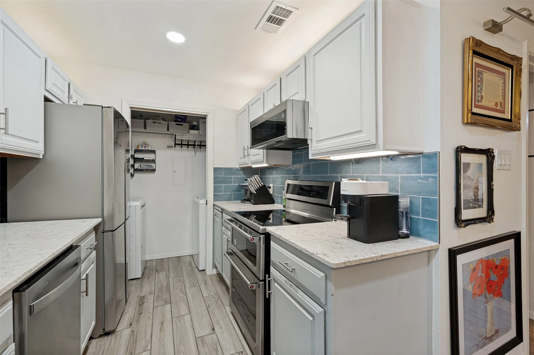 Condominium For Sale in Dallas County , 9233 Church Road 103, Dallas, Texas 75231, 3 Bedroom, 2 Bathroom, Garage spaces, 1,377 Sqft, built in 1981, mls#21314842, Real Estate Agent in Dallas, Homes For Sale in Dallas county, Homes For Sale in Dallas, Realtor in Dallas Texas, Real Estate Brokerage Independent Realty Texas, Luminita Cordes Realtor