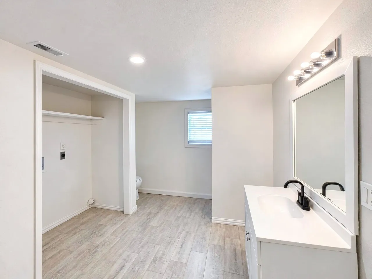 Single Family Residence For Sale in Grayson County , 1414 N Binkley Avenue, Sherman, Texas 75092, 3 Bedroom, 2 Bathroom, Garage spaces, 1,652 Sqft, built in 1954, mls#21314918, Real Estate Agent in Sherman, Homes For Sale in Grayson county, Homes For Sale in Sherman, Realtor in Sherman Texas, Real Estate Brokerage Independent Realty Texas, Luminita Cordes Realtor