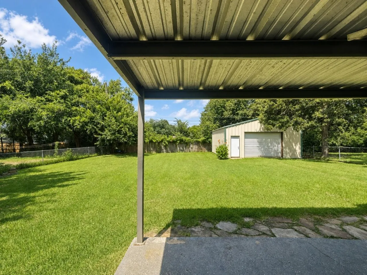 Single Family Residence For Sale in Grayson County , 1414 N Binkley Avenue, Sherman, Texas 75092, 3 Bedroom, 2 Bathroom, Garage spaces, 1,652 Sqft, built in 1954, mls#21314918, Real Estate Agent in Sherman, Homes For Sale in Grayson county, Homes For Sale in Sherman, Realtor in Sherman Texas, Real Estate Brokerage Independent Realty Texas, Luminita Cordes Realtor