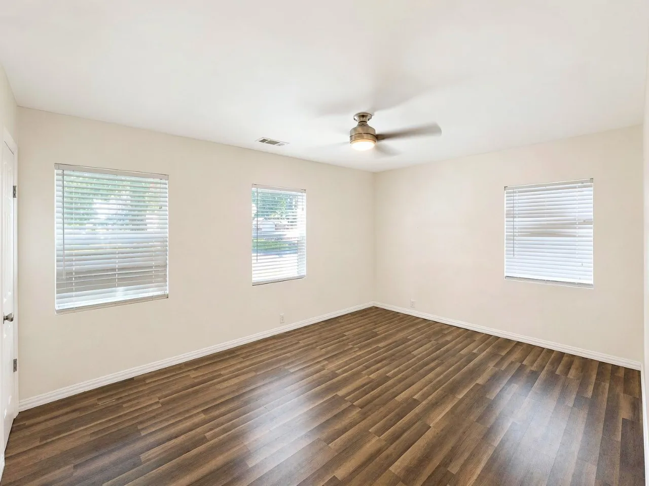 Single Family Residence For Sale in Grayson County , 1414 N Binkley Avenue, Sherman, Texas 75092, 3 Bedroom, 2 Bathroom, Garage spaces, 1,652 Sqft, built in 1954, mls#21314918, Real Estate Agent in Sherman, Homes For Sale in Grayson county, Homes For Sale in Sherman, Realtor in Sherman Texas, Real Estate Brokerage Independent Realty Texas, Luminita Cordes Realtor