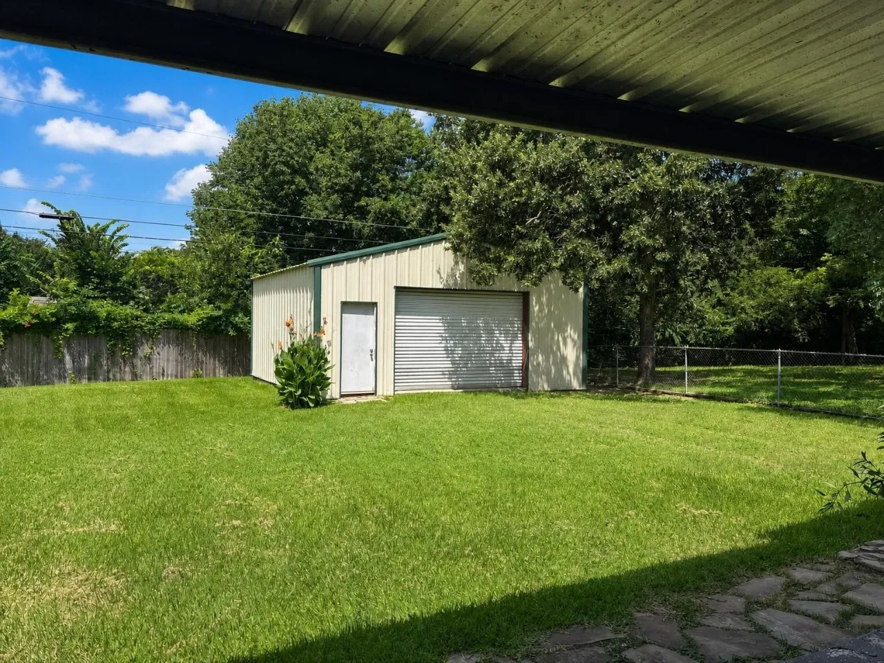 Single Family Residence For Sale in Grayson County , 1414 N Binkley Avenue, Sherman, Texas 75092, 3 Bedroom, 2 Bathroom, Garage spaces, 1,652 Sqft, built in 1954, mls#21314918, Real Estate Agent in Sherman, Homes For Sale in Grayson county, Homes For Sale in Sherman, Realtor in Sherman Texas, Real Estate Brokerage Independent Realty Texas, Luminita Cordes Realtor