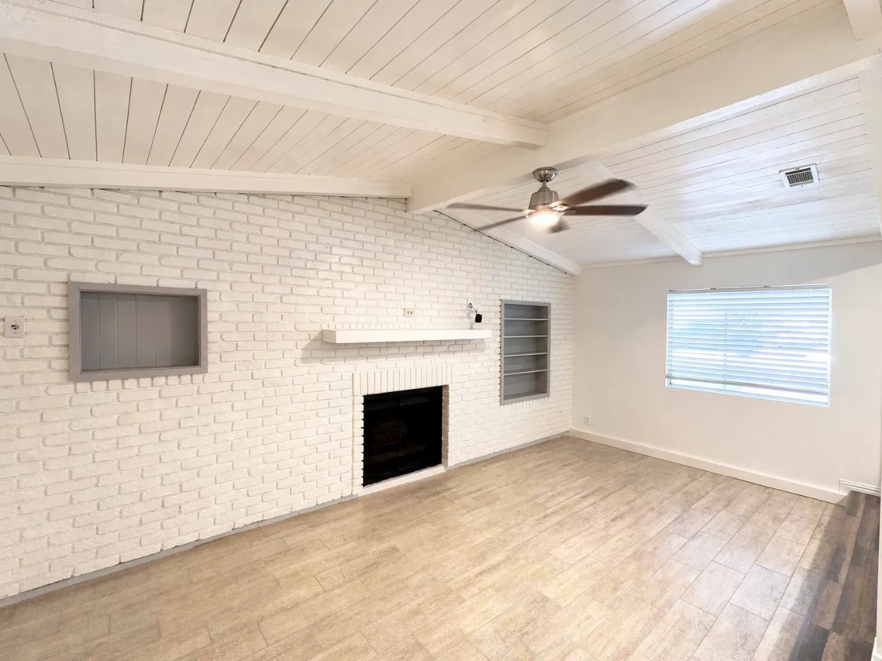 Single Family Residence For Sale in Grayson County , 1414 N Binkley Avenue, Sherman, Texas 75092, 3 Bedroom, 2 Bathroom, Garage spaces, 1,652 Sqft, built in 1954, mls#21314918, Real Estate Agent in Sherman, Homes For Sale in Grayson county, Homes For Sale in Sherman, Realtor in Sherman Texas, Real Estate Brokerage Independent Realty Texas, Luminita Cordes Realtor