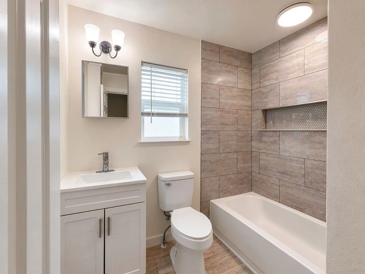 Single Family Residence For Sale in Grayson County , 1414 N Binkley Avenue, Sherman, Texas 75092, 3 Bedroom, 2 Bathroom, Garage spaces, 1,652 Sqft, built in 1954, mls#21314918, Real Estate Agent in Sherman, Homes For Sale in Grayson county, Homes For Sale in Sherman, Realtor in Sherman Texas, Real Estate Brokerage Independent Realty Texas, Luminita Cordes Realtor