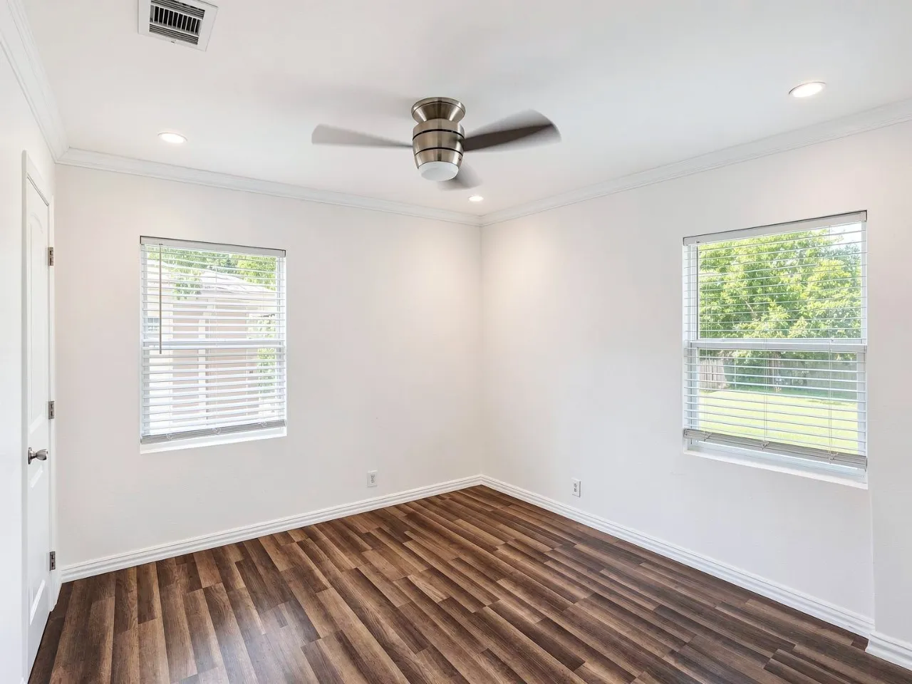 Single Family Residence For Sale in Grayson County , 1414 N Binkley Avenue, Sherman, Texas 75092, 3 Bedroom, 2 Bathroom, Garage spaces, 1,652 Sqft, built in 1954, mls#21314918, Real Estate Agent in Sherman, Homes For Sale in Grayson county, Homes For Sale in Sherman, Realtor in Sherman Texas, Real Estate Brokerage Independent Realty Texas, Luminita Cordes Realtor