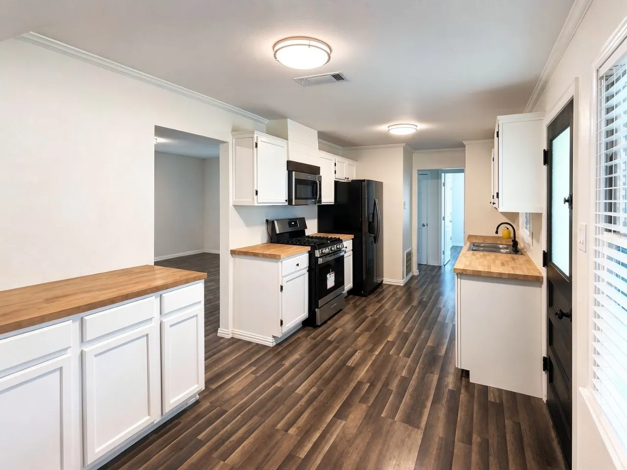 Single Family Residence For Sale in Grayson County , 1414 N Binkley Avenue, Sherman, Texas 75092, 3 Bedroom, 2 Bathroom, Garage spaces, 1,652 Sqft, built in 1954, mls#21314918, Real Estate Agent in Sherman, Homes For Sale in Grayson county, Homes For Sale in Sherman, Realtor in Sherman Texas, Real Estate Brokerage Independent Realty Texas, Luminita Cordes Realtor