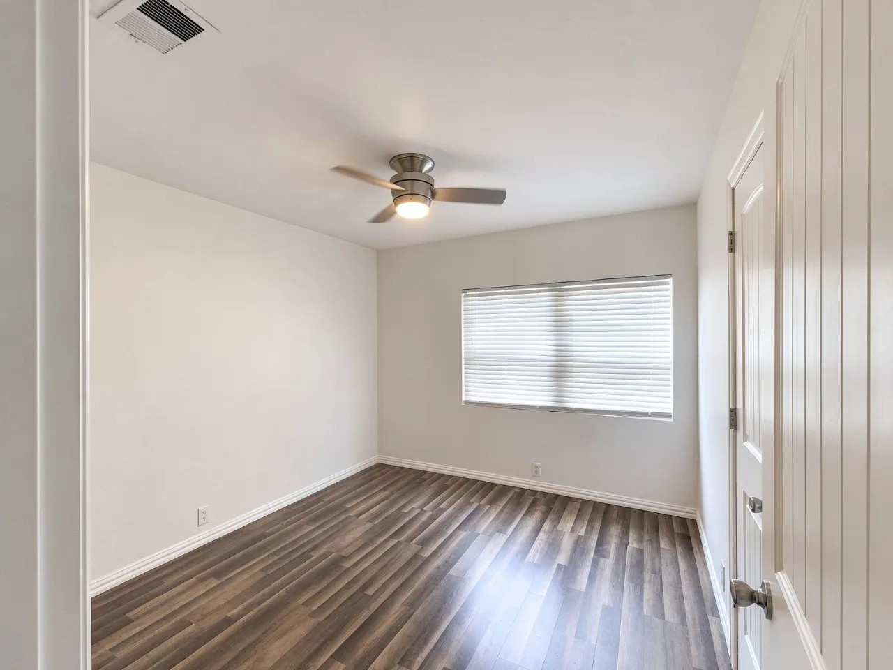 Single Family Residence For Sale in Grayson County , 1414 N Binkley Avenue, Sherman, Texas 75092, 3 Bedroom, 2 Bathroom, Garage spaces, 1,652 Sqft, built in 1954, mls#21314918, Real Estate Agent in Sherman, Homes For Sale in Grayson county, Homes For Sale in Sherman, Realtor in Sherman Texas, Real Estate Brokerage Independent Realty Texas, Luminita Cordes Realtor
