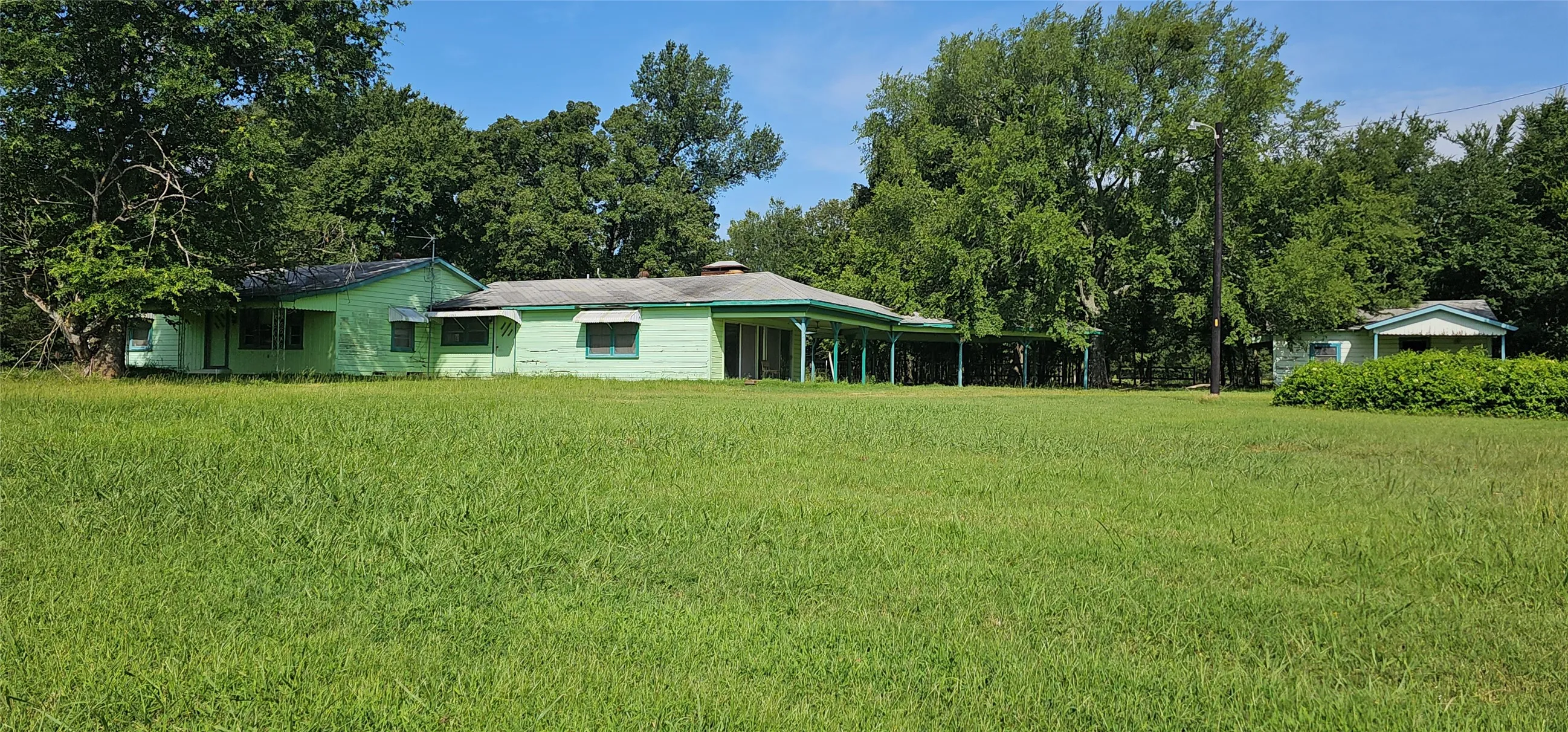 Single Family Residence For Sale in Van Zandt County , 2473 VZ County Road 1806, Grand Saline, Texas 75140, 3 Bedroom, 2 Bathroom, Garage spaces, 1,876 Sqft, built in 1957, mls#21314909, Real Estate Agent in Grand Saline, Homes For Sale in Van Zandt county, Homes For Sale in Grand Saline, Realtor in Grand Saline Texas, Real Estate Brokerage Independent Realty Texas, Luminita Cordes Realtor