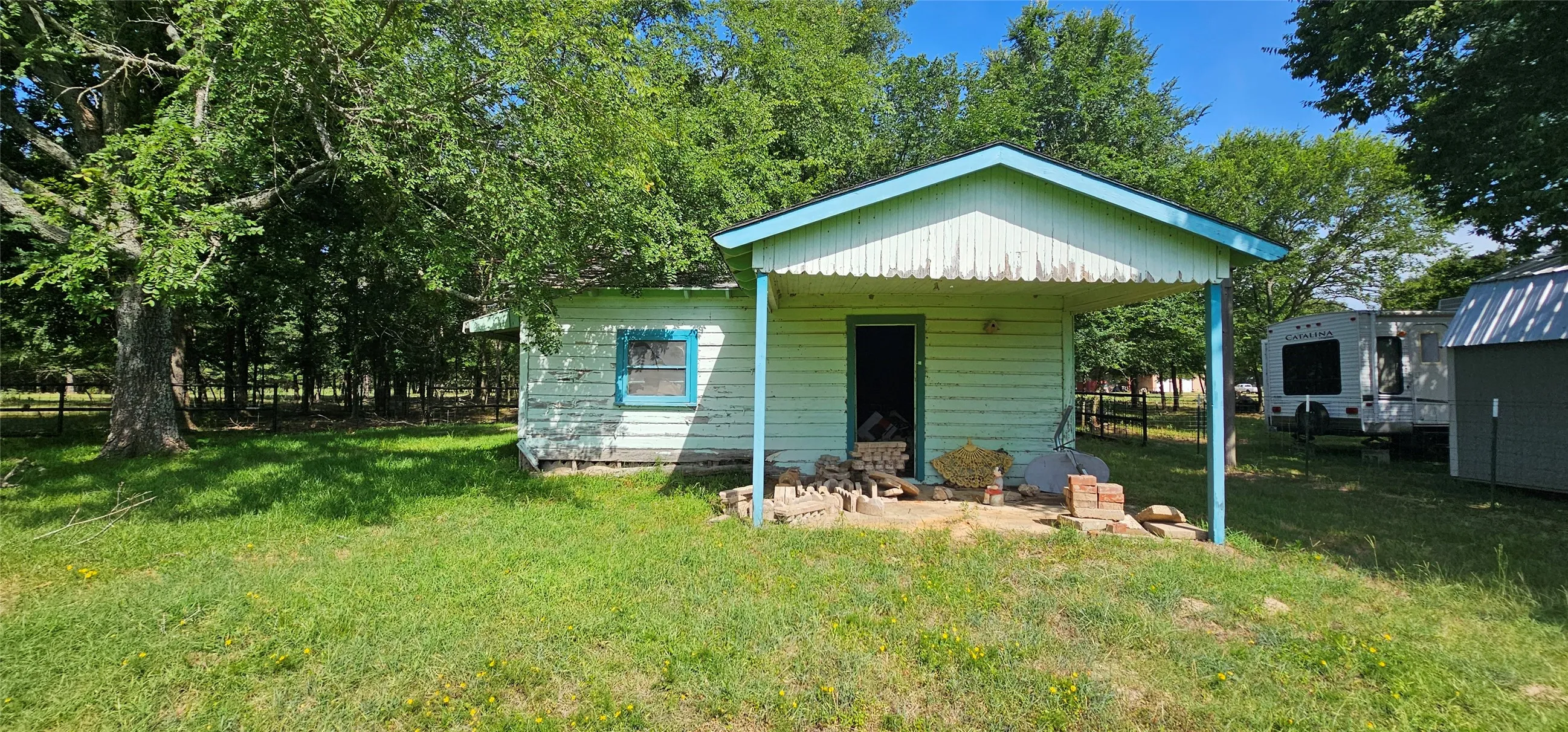 Single Family Residence For Sale in Van Zandt County , 2473 VZ County Road 1806, Grand Saline, Texas 75140, 3 Bedroom, 2 Bathroom, Garage spaces, 1,876 Sqft, built in 1957, mls#21314909, Real Estate Agent in Grand Saline, Homes For Sale in Van Zandt county, Homes For Sale in Grand Saline, Realtor in Grand Saline Texas, Real Estate Brokerage Independent Realty Texas, Luminita Cordes Realtor