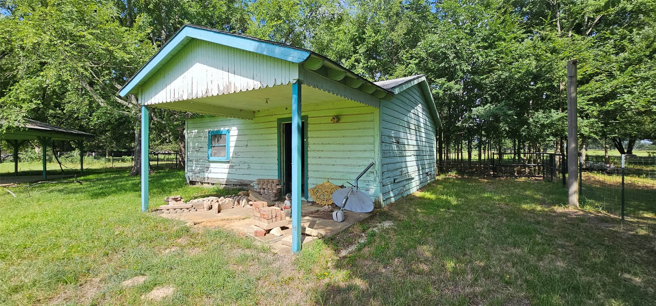 Single Family Residence For Sale in Van Zandt County , 2473 VZ County Road 1806, Grand Saline, Texas 75140, 3 Bedroom, 2 Bathroom, Garage spaces, 1,876 Sqft, built in 1957, mls#21314909, Real Estate Agent in Grand Saline, Homes For Sale in Van Zandt county, Homes For Sale in Grand Saline, Realtor in Grand Saline Texas, Real Estate Brokerage Independent Realty Texas, Luminita Cordes Realtor