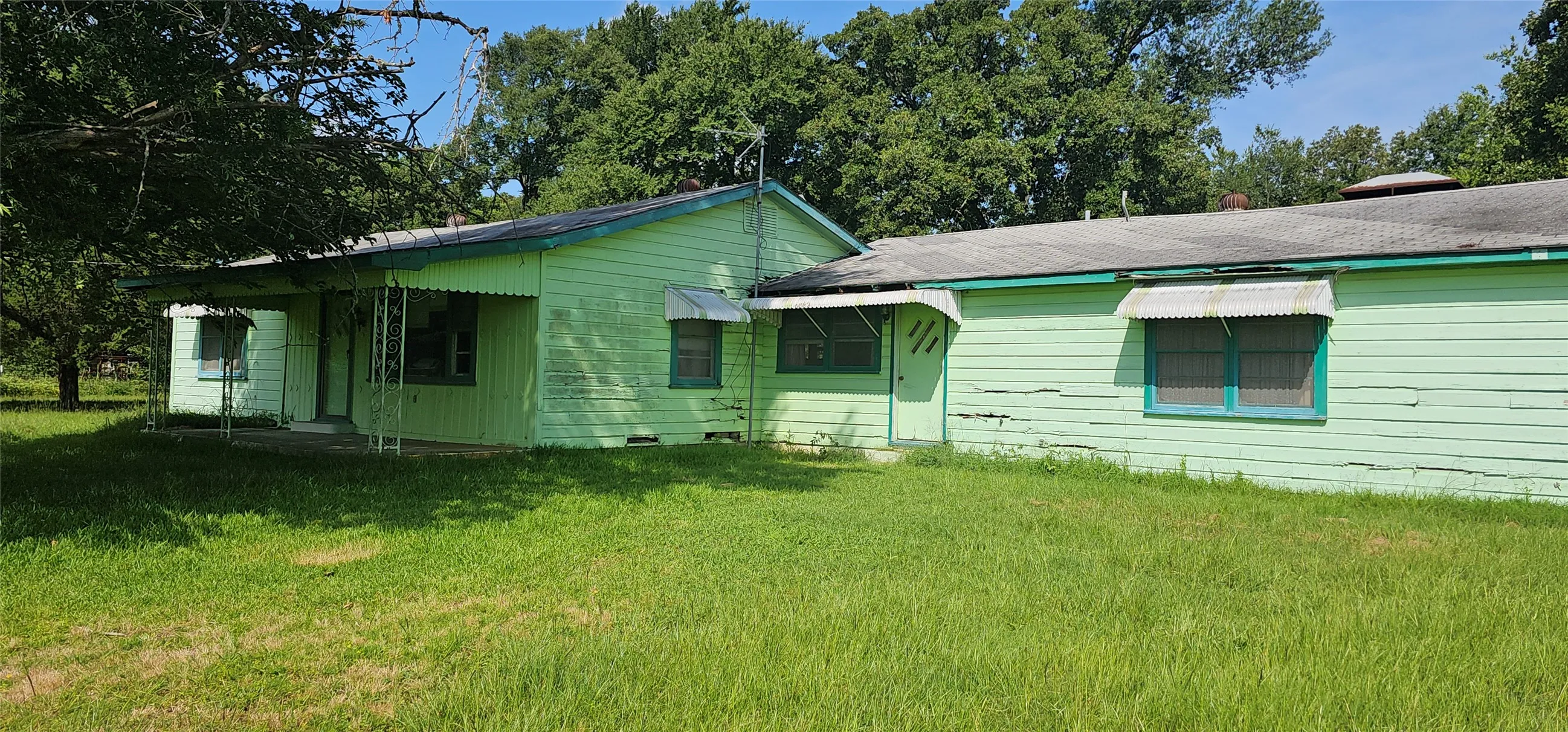 Single Family Residence For Sale in Van Zandt County , 2473 VZ County Road 1806, Grand Saline, Texas 75140, 3 Bedroom, 2 Bathroom, Garage spaces, 1,876 Sqft, built in 1957, mls#21314909, Real Estate Agent in Grand Saline, Homes For Sale in Van Zandt county, Homes For Sale in Grand Saline, Realtor in Grand Saline Texas, Real Estate Brokerage Independent Realty Texas, Luminita Cordes Realtor