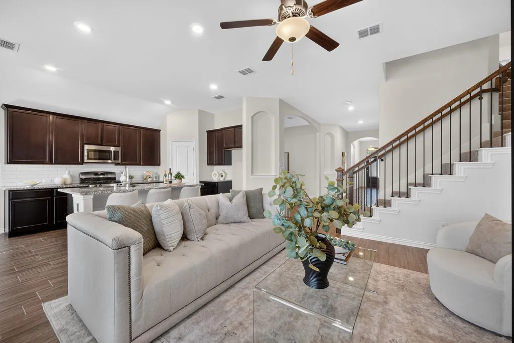 Single Family Residence For Sale in Denton County , 1352 Lake Grove Drive, Little Elm, Texas 75068, 4 Bedroom, 4 Bathroom, 2 Garage spaces, 2,423 Sqft, built in 2019, mls#21314394, Real Estate Agent in Little Elm, Homes For Sale in Denton county, Homes For Sale in Little Elm, Realtor in Little Elm Texas, Real Estate Brokerage Independent Realty Texas, Luminita Cordes Realtor