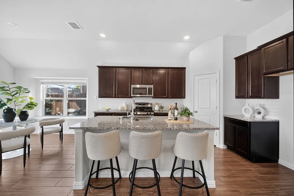 Single Family Residence For Sale in Denton County , 1352 Lake Grove Drive, Little Elm, Texas 75068, 4 Bedroom, 4 Bathroom, 2 Garage spaces, 2,423 Sqft, built in 2019, mls#21314394, Real Estate Agent in Little Elm, Homes For Sale in Denton county, Homes For Sale in Little Elm, Realtor in Little Elm Texas, Real Estate Brokerage Independent Realty Texas, Luminita Cordes Realtor