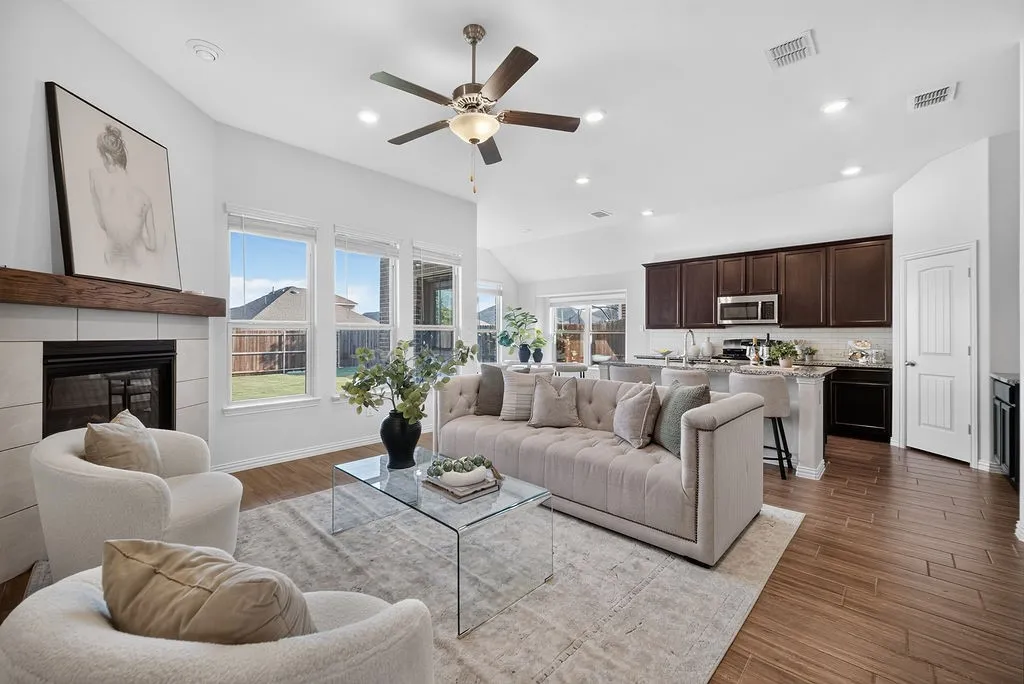 Single Family Residence For Sale in Denton County , 1352 Lake Grove Drive, Little Elm, Texas 75068, 4 Bedroom, 4 Bathroom, 2 Garage spaces, 2,423 Sqft, built in 2019, mls#21314394, Real Estate Agent in Little Elm, Homes For Sale in Denton county, Homes For Sale in Little Elm, Realtor in Little Elm Texas, Real Estate Brokerage Independent Realty Texas, Luminita Cordes Realtor