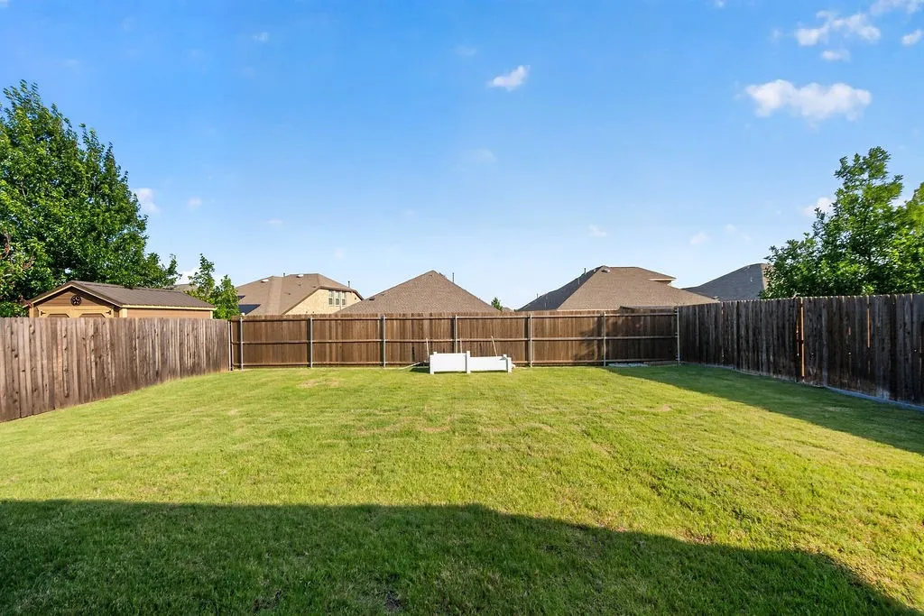 Single Family Residence For Sale in Denton County , 1352 Lake Grove Drive, Little Elm, Texas 75068, 4 Bedroom, 4 Bathroom, 2 Garage spaces, 2,423 Sqft, built in 2019, mls#21314394, Real Estate Agent in Little Elm, Homes For Sale in Denton county, Homes For Sale in Little Elm, Realtor in Little Elm Texas, Real Estate Brokerage Independent Realty Texas, Luminita Cordes Realtor