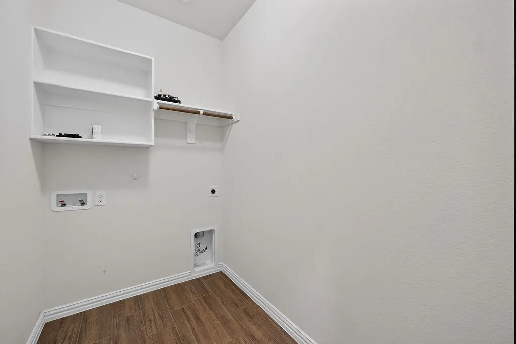 Single Family Residence For Sale in Denton County , 1352 Lake Grove Drive, Little Elm, Texas 75068, 4 Bedroom, 4 Bathroom, 2 Garage spaces, 2,423 Sqft, built in 2019, mls#21314394, Real Estate Agent in Little Elm, Homes For Sale in Denton county, Homes For Sale in Little Elm, Realtor in Little Elm Texas, Real Estate Brokerage Independent Realty Texas, Luminita Cordes Realtor