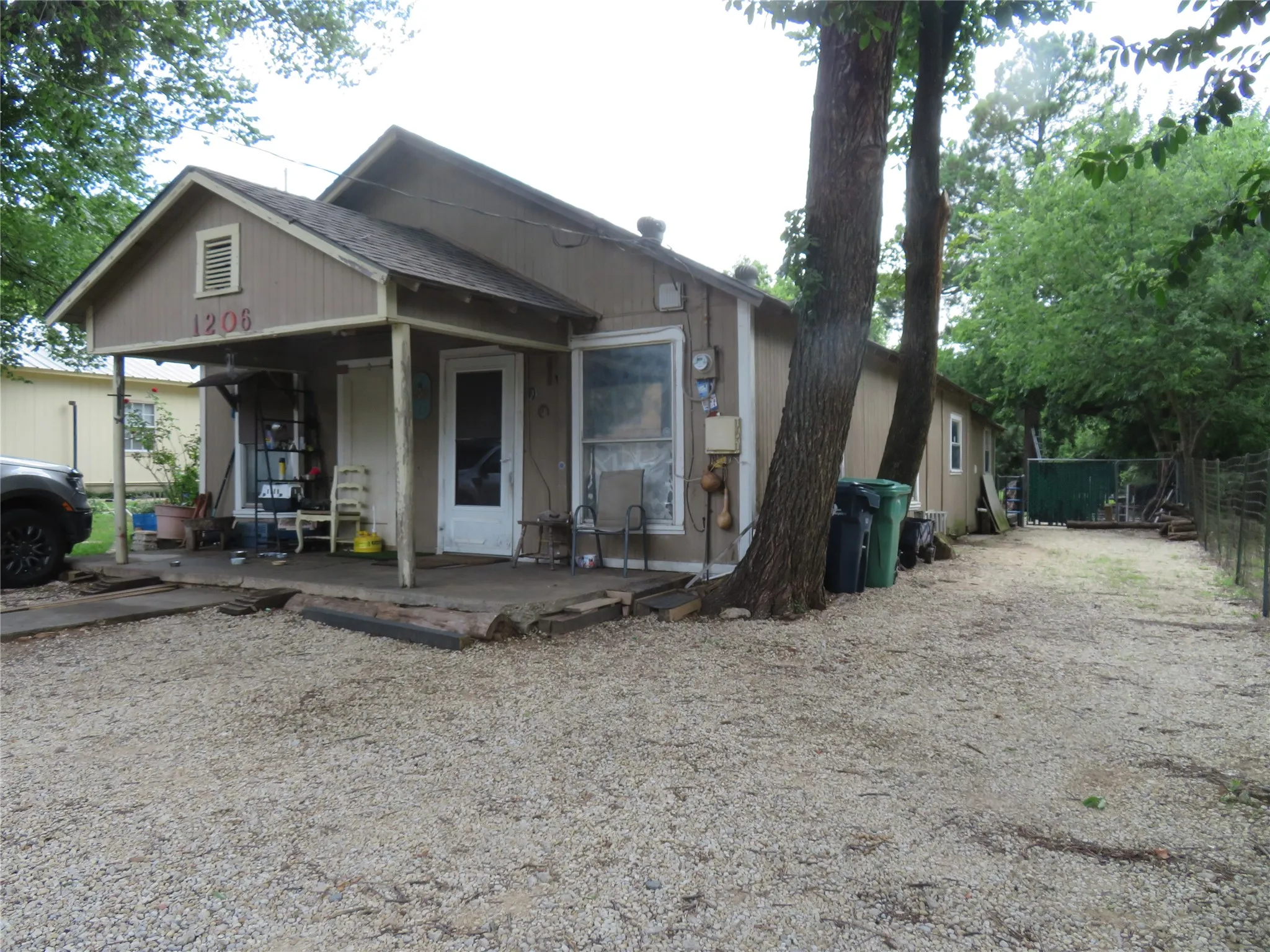 Single Family Residence For Sale in Denton County , 1206 Johnson Street, Denton, Texas 76205, 2 Bedrooms, 1 Bathroom, Garage spaces, 1,152 Sqft, built in 1940, Price $230,000, mls#21314543, Real Estate Agent in Denton, Homes For Sale in Denton county, Homes For Sale in Denton, Realtor in Denton Texas, Real Estate Brokerage Independent Realty Texas, Luminita Cordes Realtor