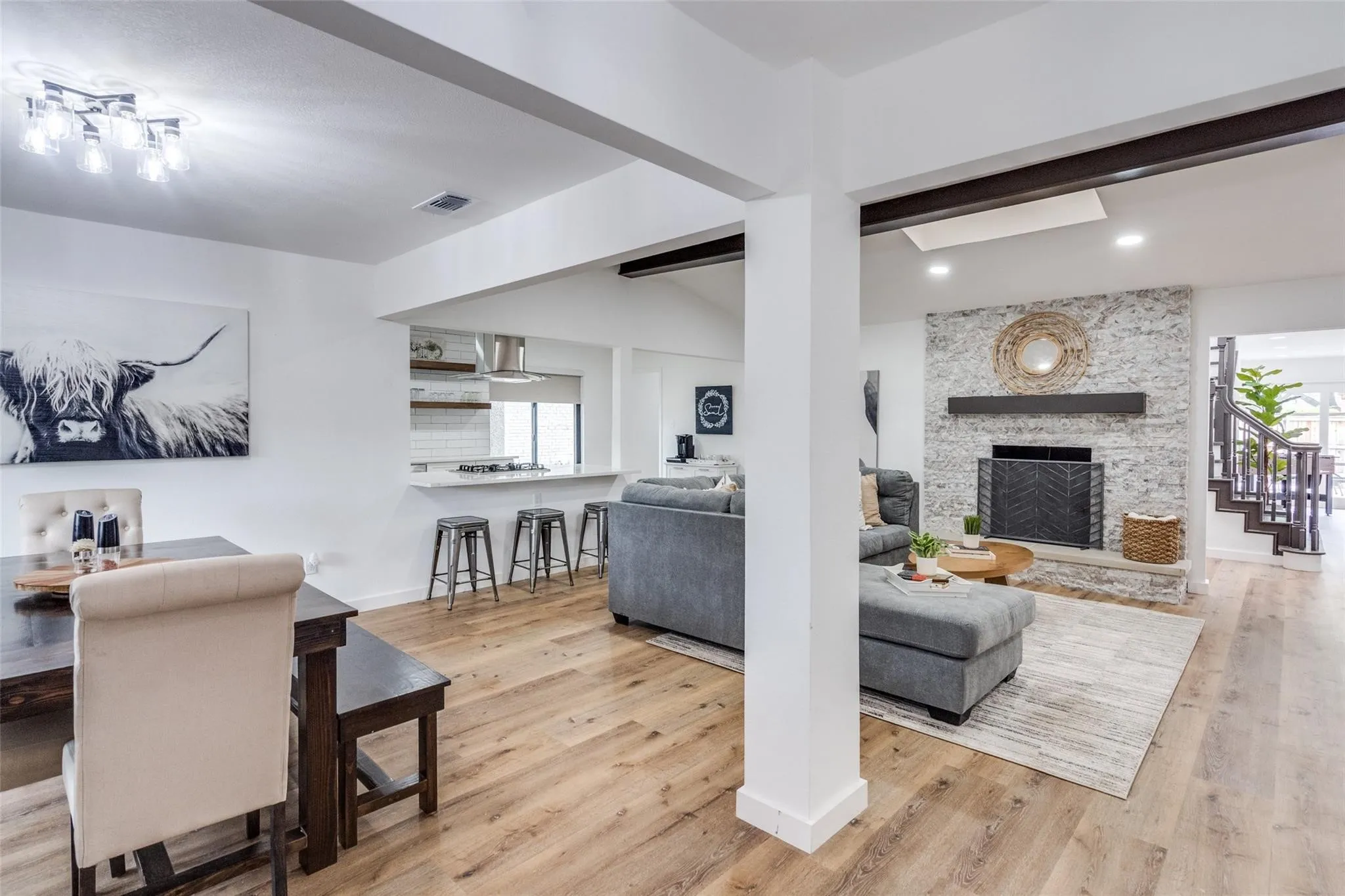 Single Family Residence For Sale in Dallas County , 2202 Owens Boulevard, Richardson, Texas 75082, 4 Bedroom, 5 Bathroom, 2 Garage spaces, 3,285 Sqft, built in 1978, mls#21314965, Real Estate Agent in Richardson, Homes For Sale in Dallas county, Homes For Sale in Richardson, Realtor in Richardson Texas, Real Estate Brokerage Independent Realty Texas, Luminita Cordes Realtor