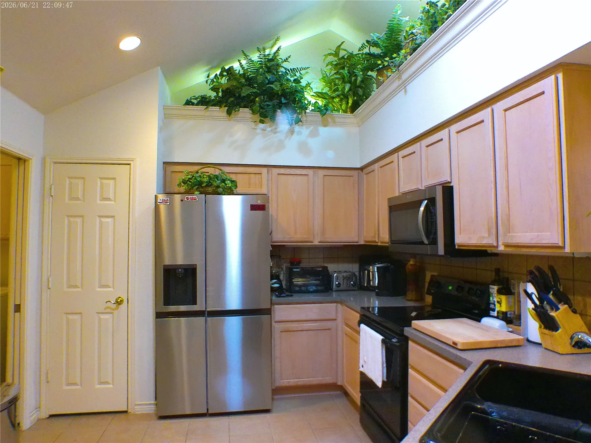 Condominium For Sale in Tarrant County , 933 Bridges Drive, Arlington, Texas 76012, 3 Bedroom, 2 Bathroom, 2 Garage spaces, 1,729 Sqft, built in 2000, mls#21301964, Real Estate Agent in Arlington, Homes For Sale in Tarrant county, Homes For Sale in Arlington, Realtor in Arlington Texas, Real Estate Brokerage Independent Realty Texas, Luminita Cordes Realtor