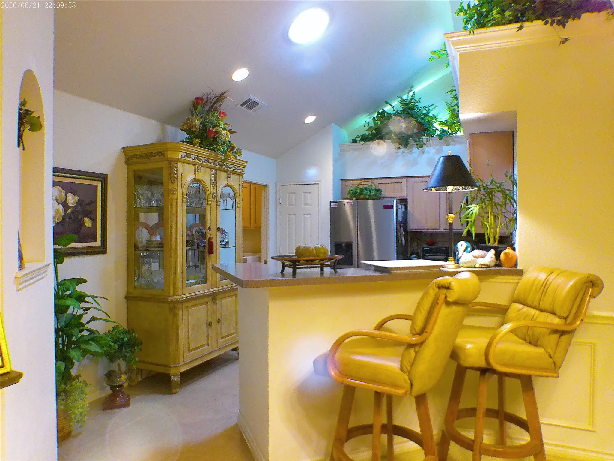 Condominium For Sale in Tarrant County , 933 Bridges Drive, Arlington, Texas 76012, 3 Bedroom, 2 Bathroom, 2 Garage spaces, 1,729 Sqft, built in 2000, mls#21301964, Real Estate Agent in Arlington, Homes For Sale in Tarrant county, Homes For Sale in Arlington, Realtor in Arlington Texas, Real Estate Brokerage Independent Realty Texas, Luminita Cordes Realtor