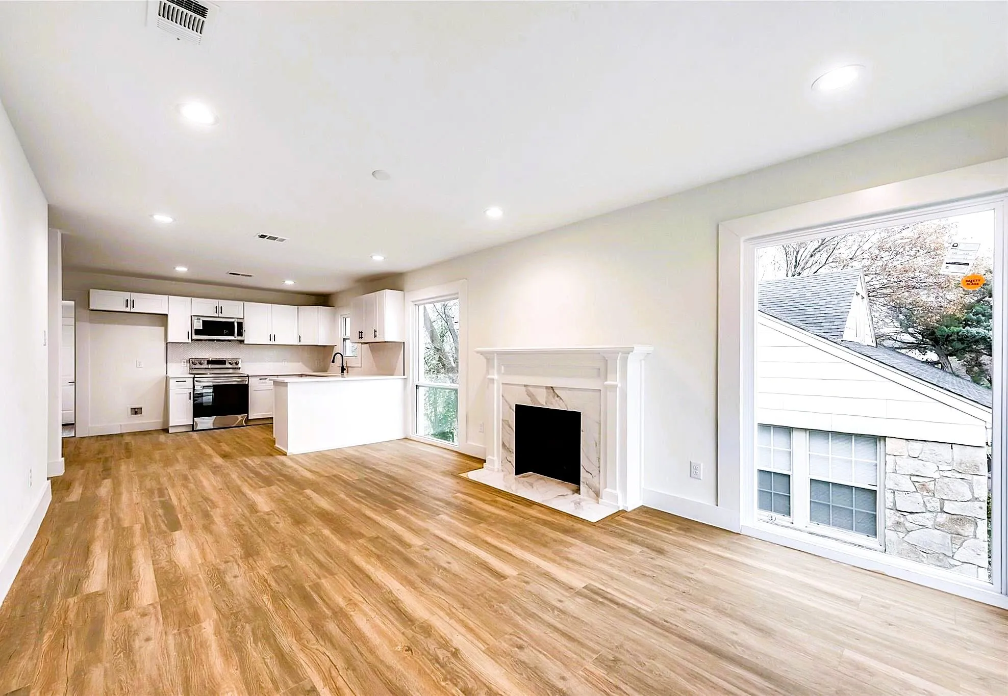 Single Family Residence For Rent in Dallas County , 1411 Arborvitae Avenue, Dallas, Texas 75224, 3 Bedroom, 2 Bathroom, 1 Garage spaces, 1,129 Sqft, built in 1945, mls#21314973, Real Estate Agent in Dallas, Homes For Rent in Dallas county, Homes For Rent in Dallas, Realtor in Dallas Texas, Real Estate Brokerage Independent Realty Texas, Luminita Cordes Realtor