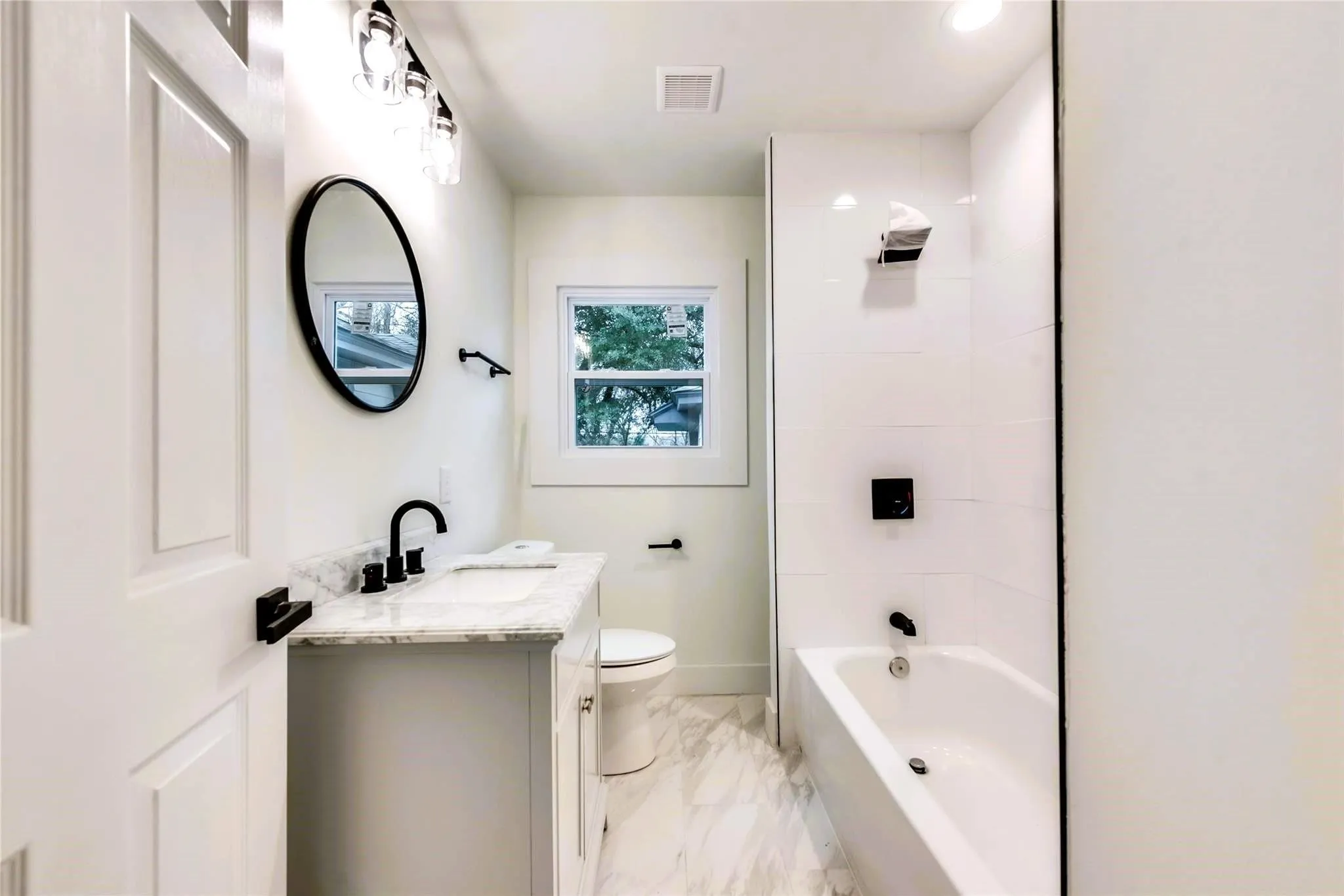 Single Family Residence For Rent in Dallas County , 1411 Arborvitae Avenue, Dallas, Texas 75224, 3 Bedroom, 2 Bathroom, 1 Garage spaces, 1,129 Sqft, built in 1945, mls#21314973, Real Estate Agent in Dallas, Homes For Rent in Dallas county, Homes For Rent in Dallas, Realtor in Dallas Texas, Real Estate Brokerage Independent Realty Texas, Luminita Cordes Realtor