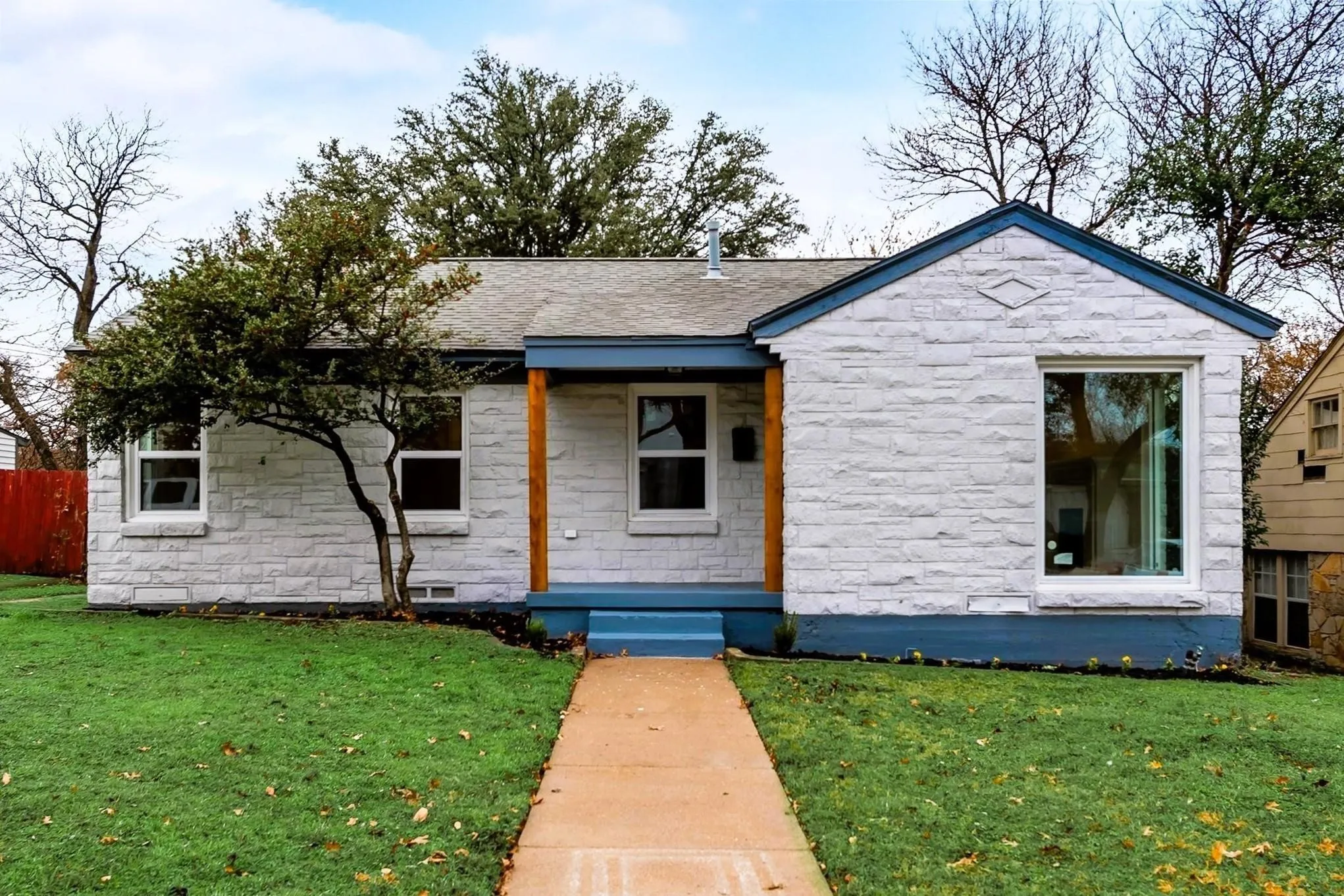 Single Family Residence For Rent in Dallas County , 1411 Arborvitae Avenue, Dallas, Texas 75224, 3 Bedroom, 2 Bathroom, 1 Garage spaces, 1,129 Sqft, built in 1945, mls#21314973, Real Estate Agent in Dallas, Homes For Rent in Dallas county, Homes For Rent in Dallas, Realtor in Dallas Texas, Real Estate Brokerage Independent Realty Texas, Luminita Cordes Realtor