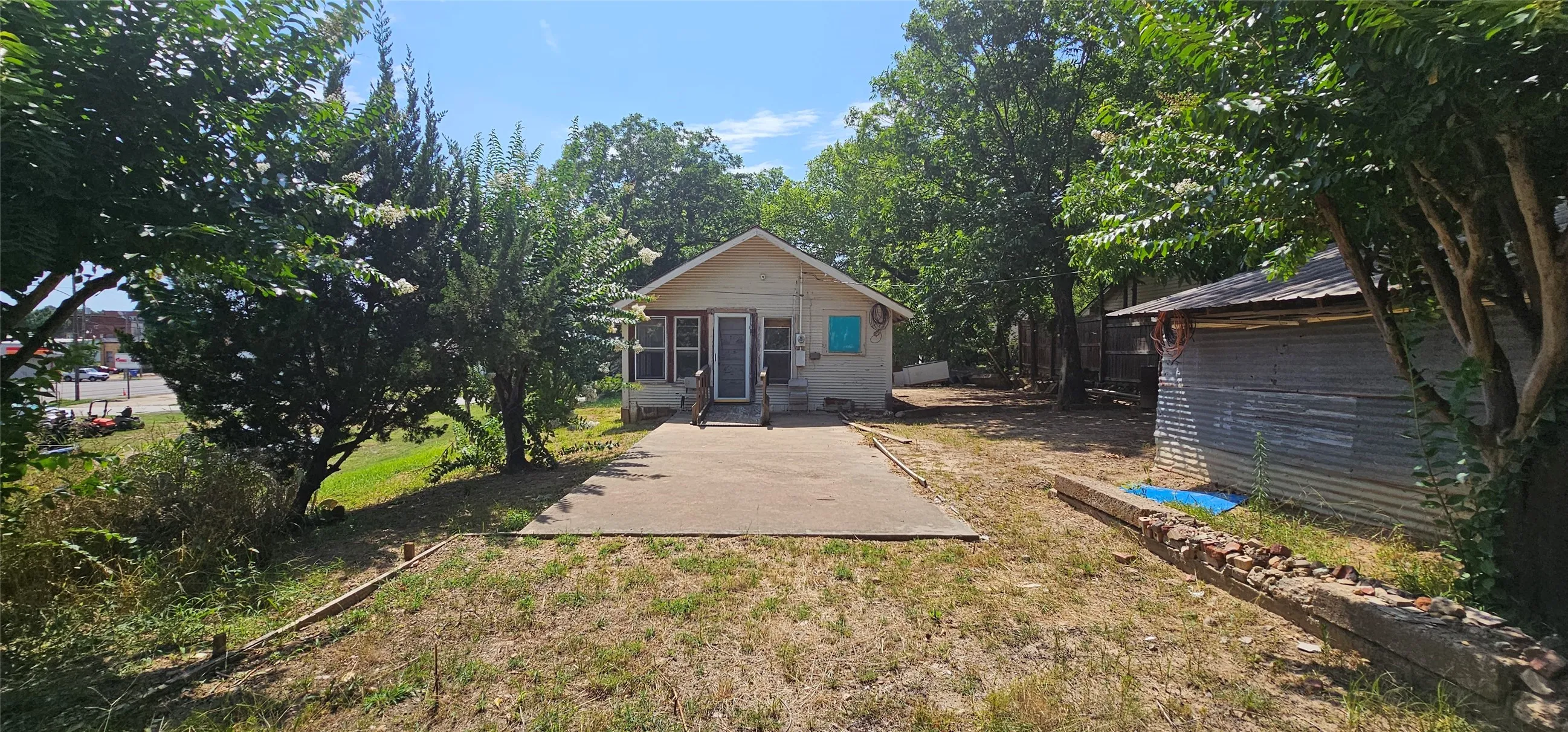 Single Family Residence For Sale in Van Zandt County , 314 N Green Street, Grand Saline, Texas 75140, 2 Bedrooms, 1 Bathroom, Garage spaces, 864 Sqft, built in 1953, Price $75,000, mls#21314980, Real Estate Agent in Grand Saline, Homes For Sale in Van Zandt county, Homes For Sale in Grand Saline, Realtor in Grand Saline Texas, Real Estate Brokerage Independent Realty Texas, Luminita Cordes Realtor
