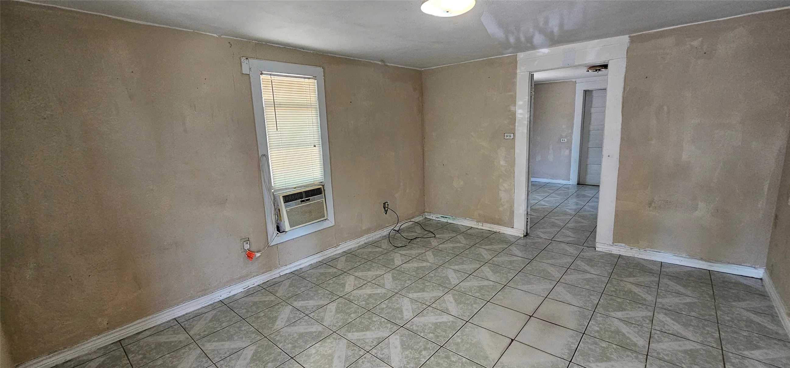 Single Family Residence For Sale in Van Zandt County , 314 N Green Street, Grand Saline, Texas 75140, 2 Bedrooms, 1 Bathroom, Garage spaces, 864 Sqft, built in 1953, Price $75,000, mls#21314980, Real Estate Agent in Grand Saline, Homes For Sale in Van Zandt county, Homes For Sale in Grand Saline, Realtor in Grand Saline Texas, Real Estate Brokerage Independent Realty Texas, Luminita Cordes Realtor