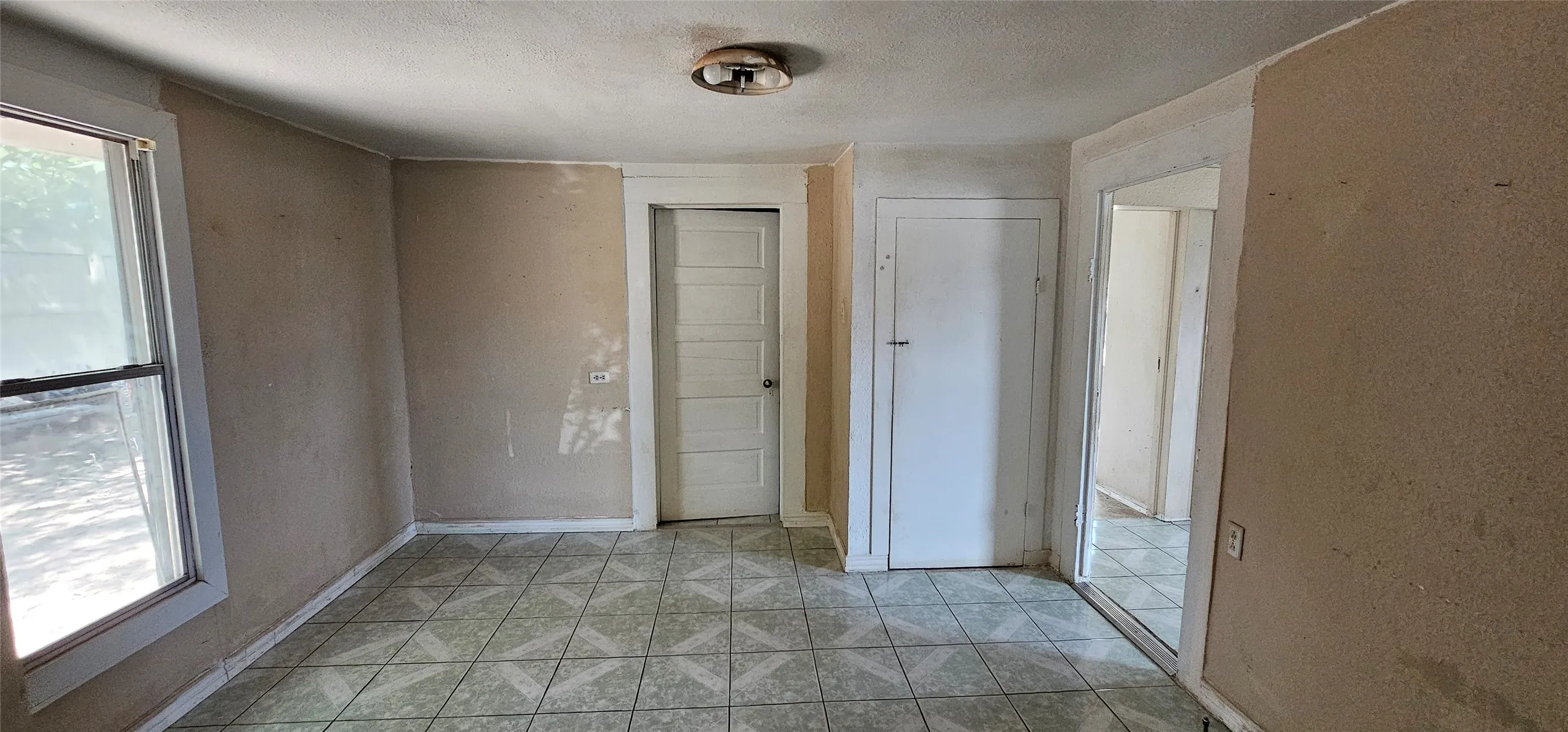 Single Family Residence For Sale in Van Zandt County , 314 N Green Street, Grand Saline, Texas 75140, 2 Bedrooms, 1 Bathroom, Garage spaces, 864 Sqft, built in 1953, Price $75,000, mls#21314980, Real Estate Agent in Grand Saline, Homes For Sale in Van Zandt county, Homes For Sale in Grand Saline, Realtor in Grand Saline Texas, Real Estate Brokerage Independent Realty Texas, Luminita Cordes Realtor