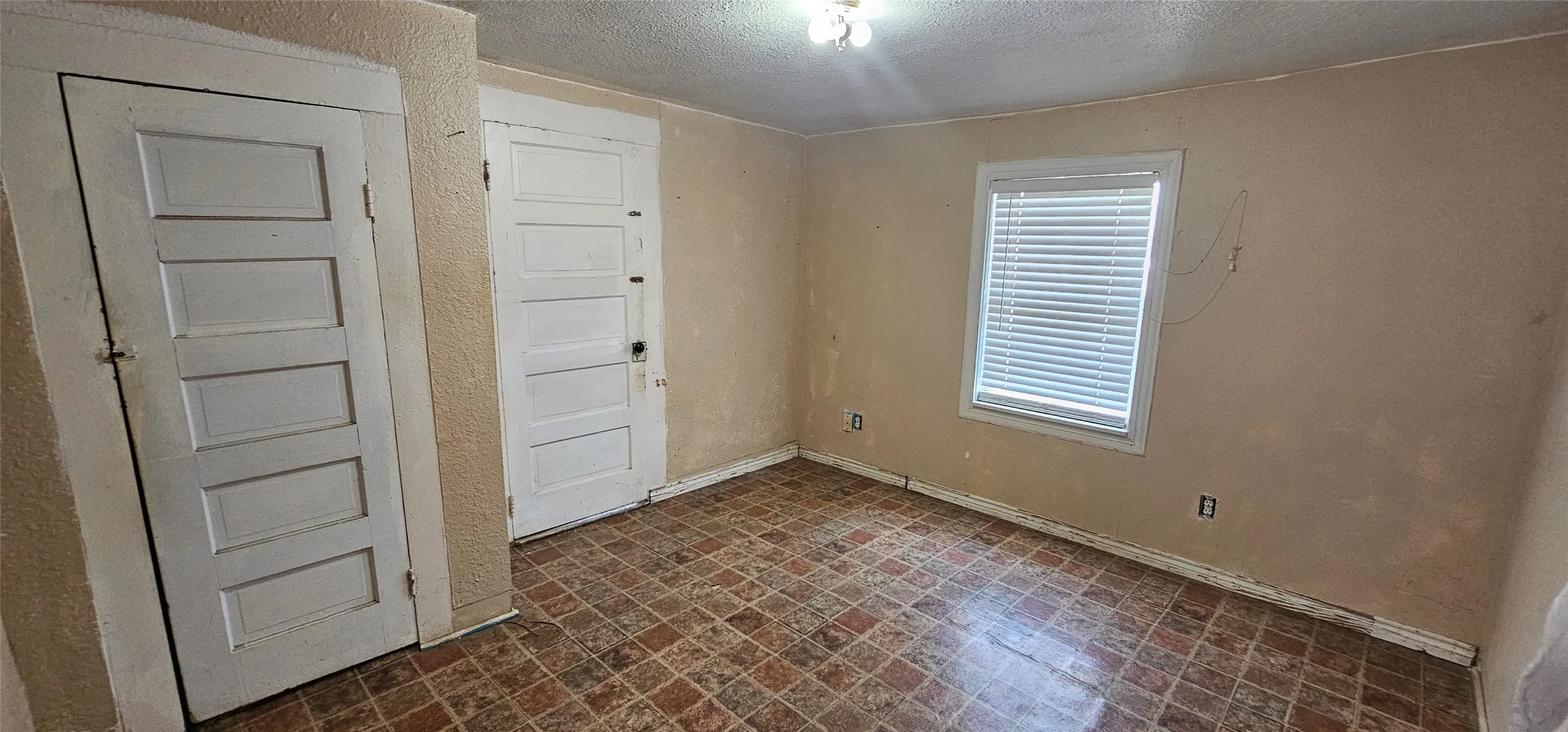 Single Family Residence For Sale in Van Zandt County , 314 N Green Street, Grand Saline, Texas 75140, 2 Bedrooms, 1 Bathroom, Garage spaces, 864 Sqft, built in 1953, Price $75,000, mls#21314980, Real Estate Agent in Grand Saline, Homes For Sale in Van Zandt county, Homes For Sale in Grand Saline, Realtor in Grand Saline Texas, Real Estate Brokerage Independent Realty Texas, Luminita Cordes Realtor