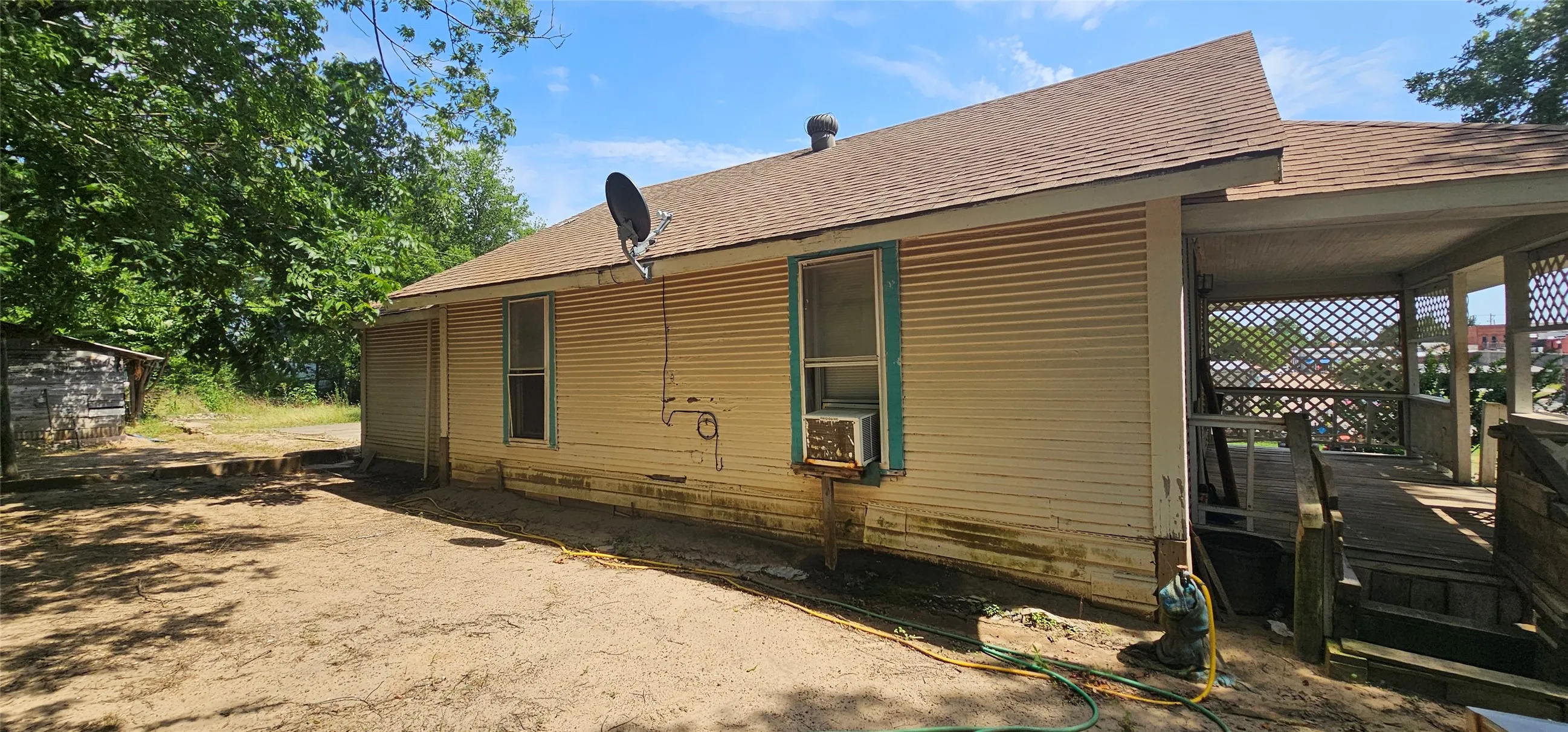 Single Family Residence For Sale in Van Zandt County , 314 N Green Street, Grand Saline, Texas 75140, 2 Bedrooms, 1 Bathroom, Garage spaces, 864 Sqft, built in 1953, Price $75,000, mls#21314980, Real Estate Agent in Grand Saline, Homes For Sale in Van Zandt county, Homes For Sale in Grand Saline, Realtor in Grand Saline Texas, Real Estate Brokerage Independent Realty Texas, Luminita Cordes Realtor
