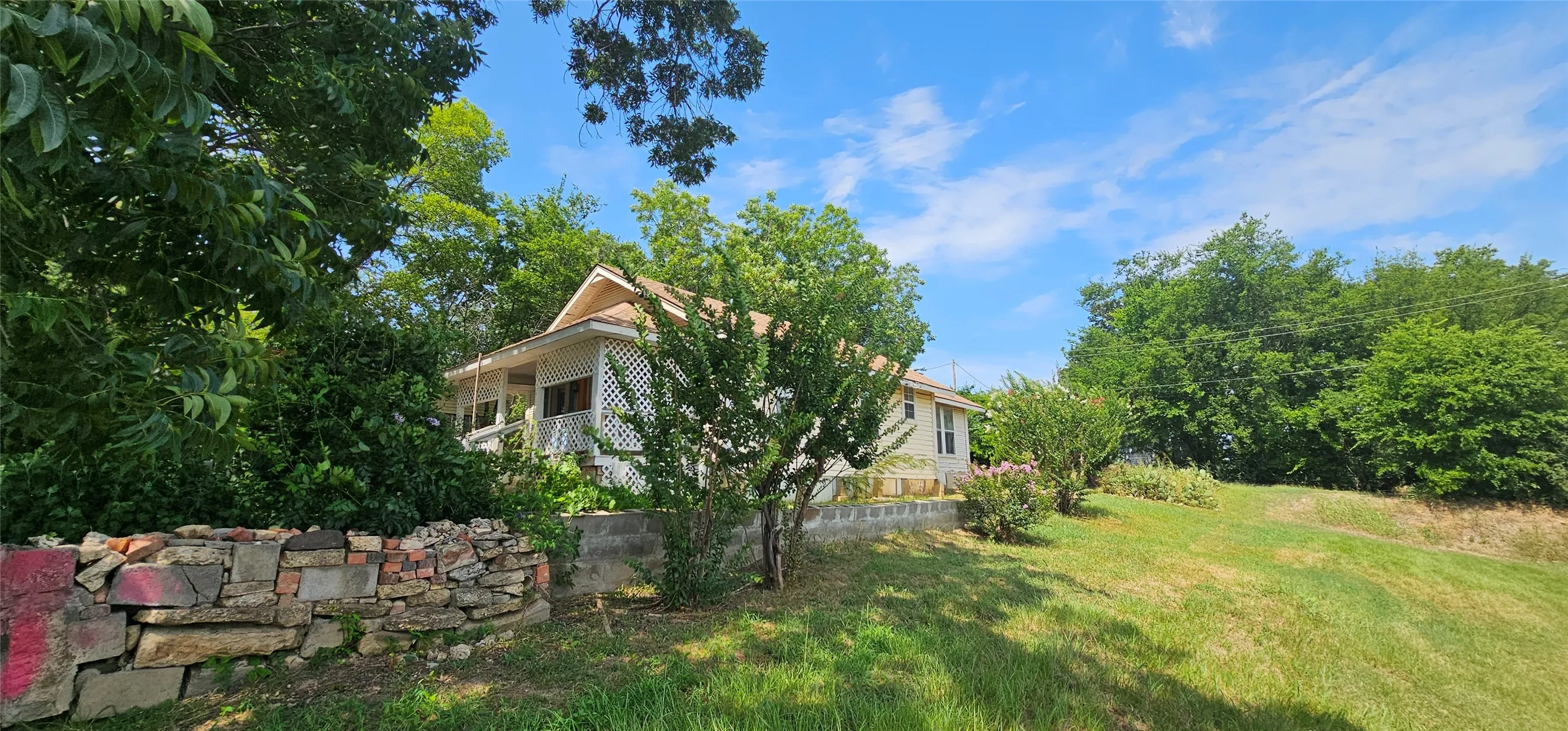 Single Family Residence For Sale in Van Zandt County , 314 N Green Street, Grand Saline, Texas 75140, 2 Bedrooms, 1 Bathroom, Garage spaces, 864 Sqft, built in 1953, Price $75,000, mls#21314980, Real Estate Agent in Grand Saline, Homes For Sale in Van Zandt county, Homes For Sale in Grand Saline, Realtor in Grand Saline Texas, Real Estate Brokerage Independent Realty Texas, Luminita Cordes Realtor
