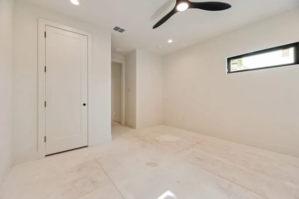 Upstairs secondary bedroom with en suite bathroom.