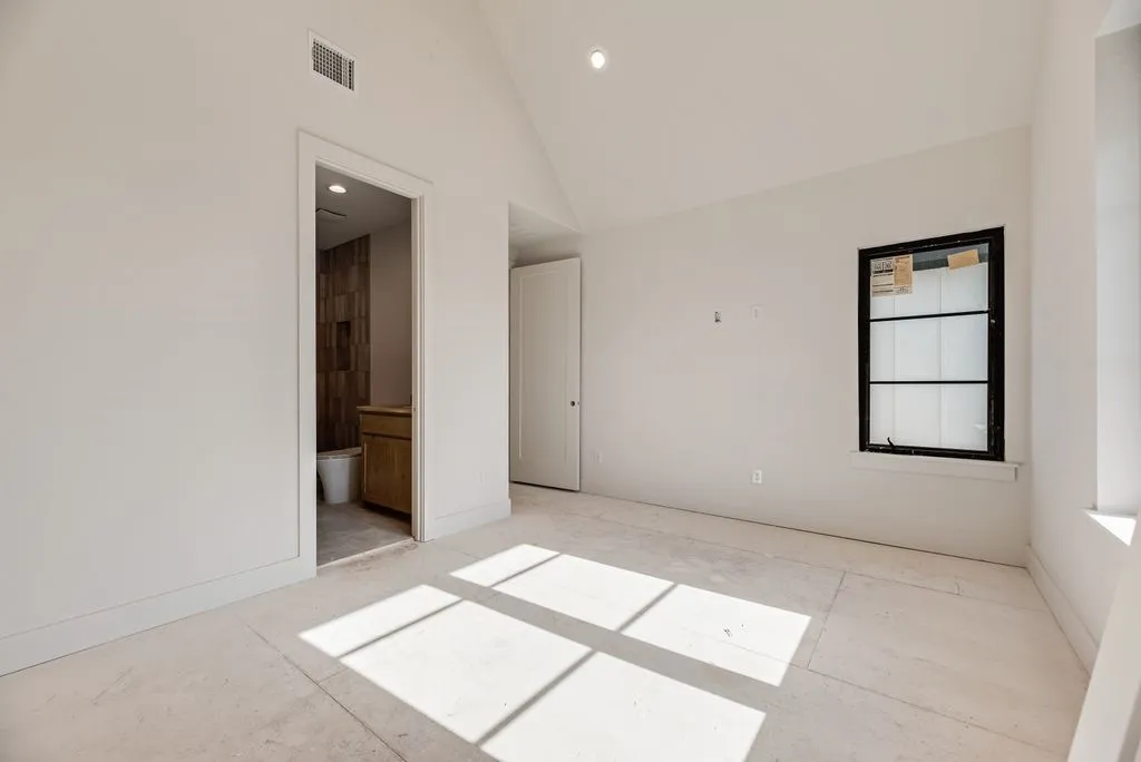Upstairs secondary bedroom with en suite bathroom.