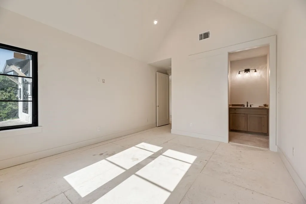 Upstairs secondary bedroom with en suite bathroom.