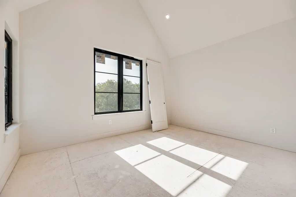 Upstairs secondary bedroom with en suite bathroom.