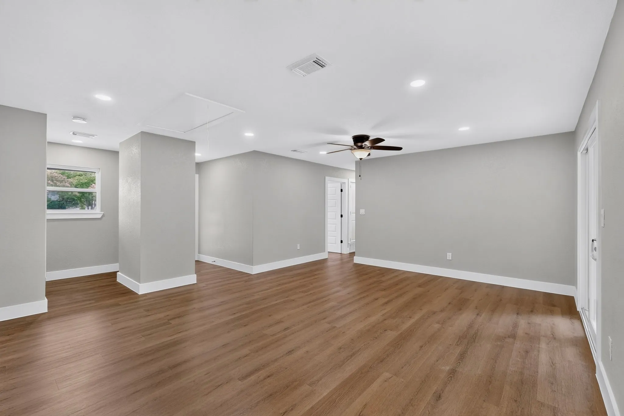Single Family Residence For Sale in Dallas County , 4819 Navajo Trail, Balch Springs, Texas 75180, 4 Bedroom, 2 Bathroom, Garage spaces, 1,346 Sqft, built in 1966, mls#21314985, Real Estate Agent in Balch Springs, Homes For Sale in Dallas county, Homes For Sale in Balch Springs, Realtor in Balch Springs Texas, Real Estate Brokerage Independent Realty Texas, Luminita Cordes Realtor