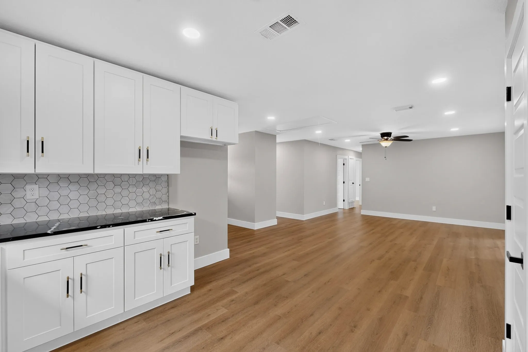 Single Family Residence For Sale in Dallas County , 4819 Navajo Trail, Balch Springs, Texas 75180, 4 Bedroom, 2 Bathroom, Garage spaces, 1,346 Sqft, built in 1966, mls#21314985, Real Estate Agent in Balch Springs, Homes For Sale in Dallas county, Homes For Sale in Balch Springs, Realtor in Balch Springs Texas, Real Estate Brokerage Independent Realty Texas, Luminita Cordes Realtor