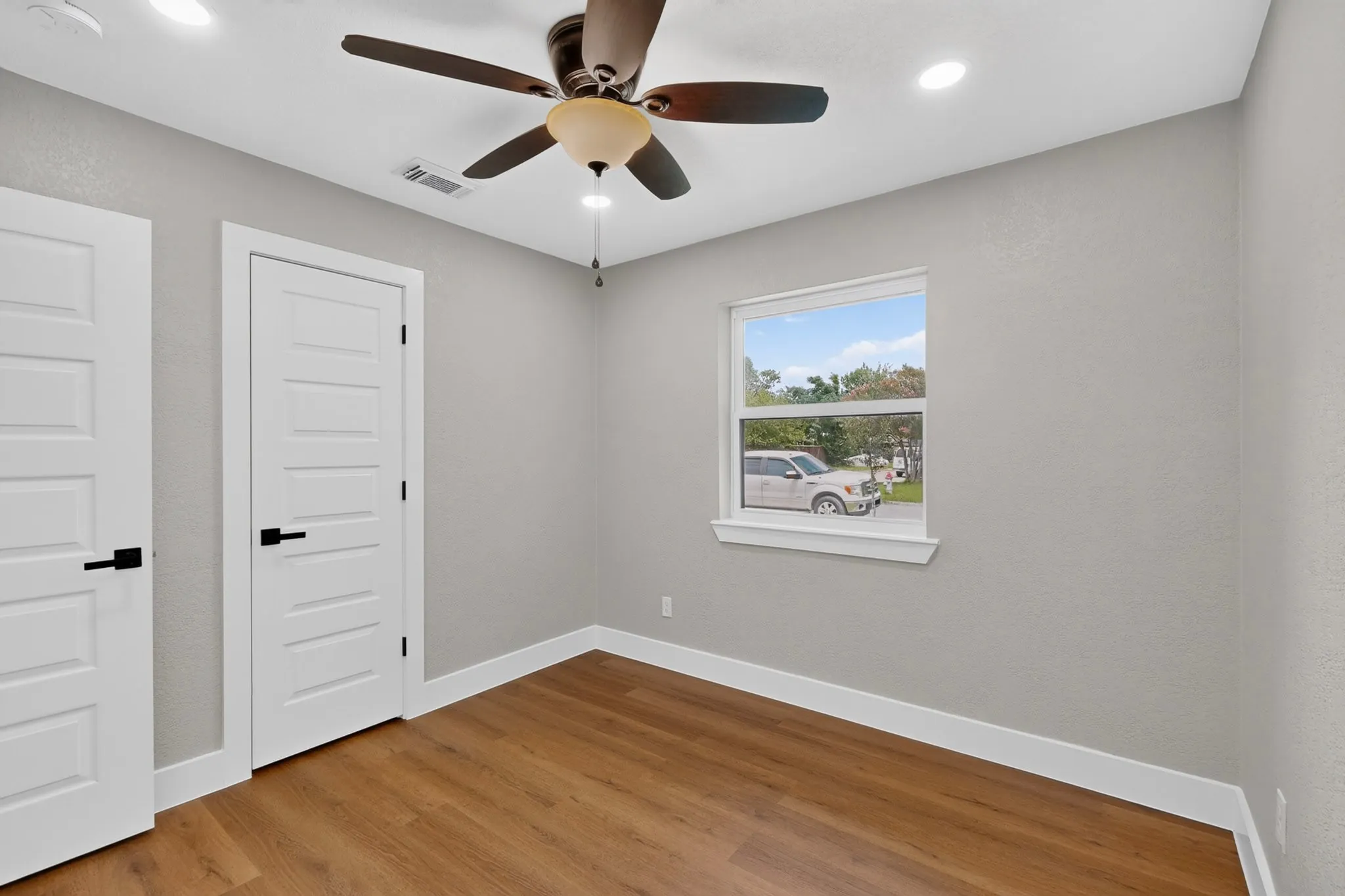 Single Family Residence For Sale in Dallas County , 4819 Navajo Trail, Balch Springs, Texas 75180, 4 Bedroom, 2 Bathroom, Garage spaces, 1,346 Sqft, built in 1966, mls#21314985, Real Estate Agent in Balch Springs, Homes For Sale in Dallas county, Homes For Sale in Balch Springs, Realtor in Balch Springs Texas, Real Estate Brokerage Independent Realty Texas, Luminita Cordes Realtor