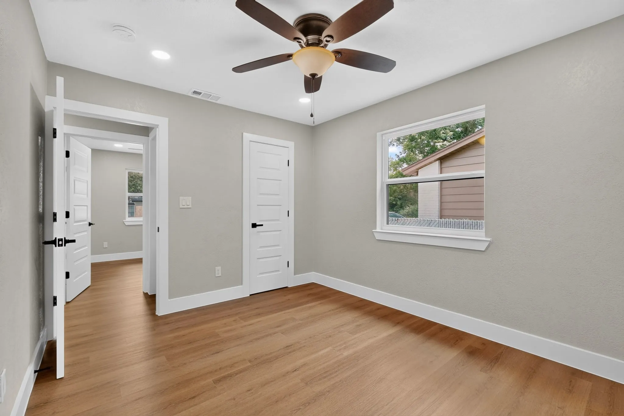 Single Family Residence For Sale in Dallas County , 4819 Navajo Trail, Balch Springs, Texas 75180, 4 Bedroom, 2 Bathroom, Garage spaces, 1,346 Sqft, built in 1966, mls#21314985, Real Estate Agent in Balch Springs, Homes For Sale in Dallas county, Homes For Sale in Balch Springs, Realtor in Balch Springs Texas, Real Estate Brokerage Independent Realty Texas, Luminita Cordes Realtor