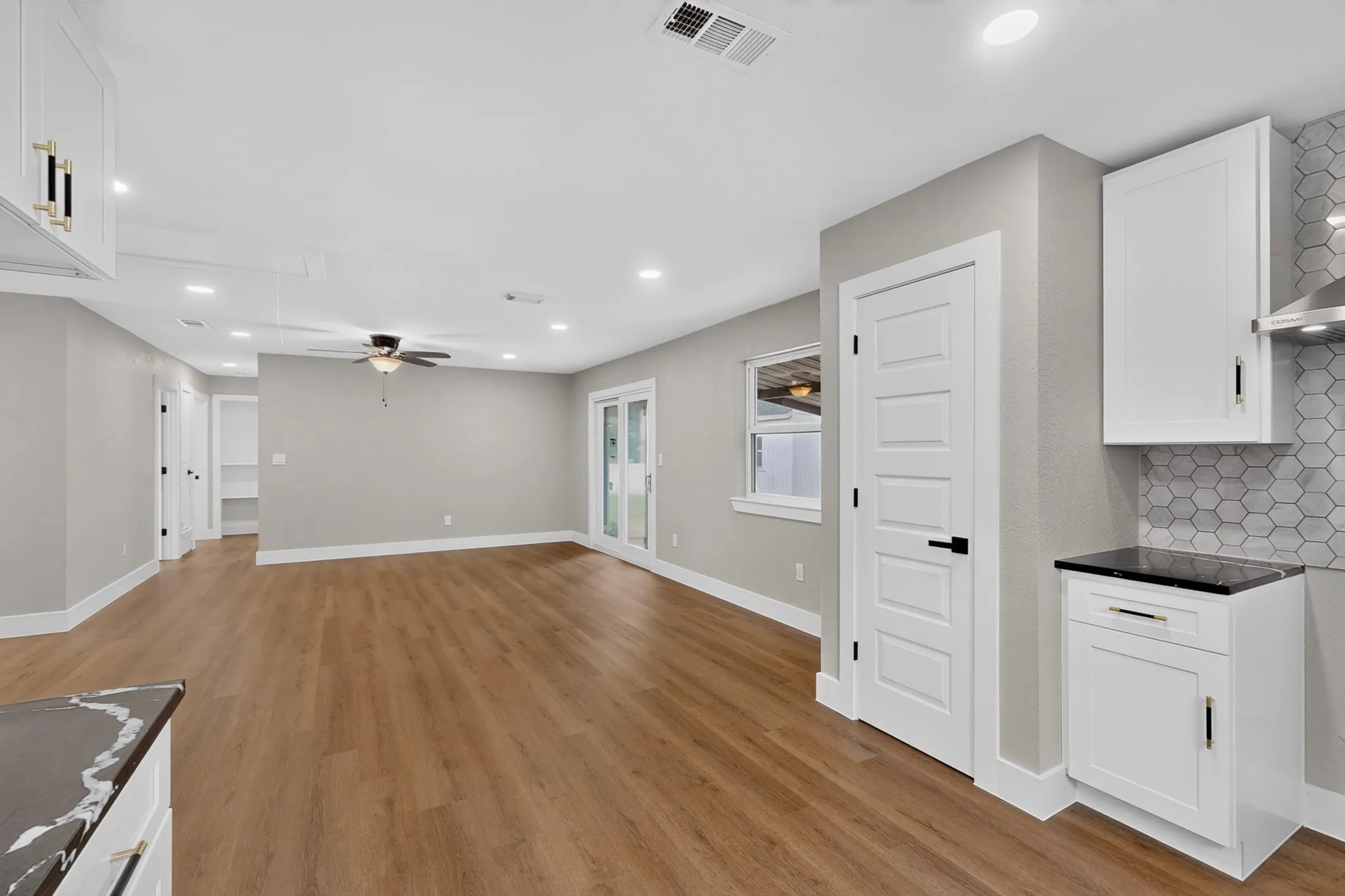 Single Family Residence For Sale in Dallas County , 4819 Navajo Trail, Balch Springs, Texas 75180, 4 Bedroom, 2 Bathroom, Garage spaces, 1,346 Sqft, built in 1966, mls#21314985, Real Estate Agent in Balch Springs, Homes For Sale in Dallas county, Homes For Sale in Balch Springs, Realtor in Balch Springs Texas, Real Estate Brokerage Independent Realty Texas, Luminita Cordes Realtor