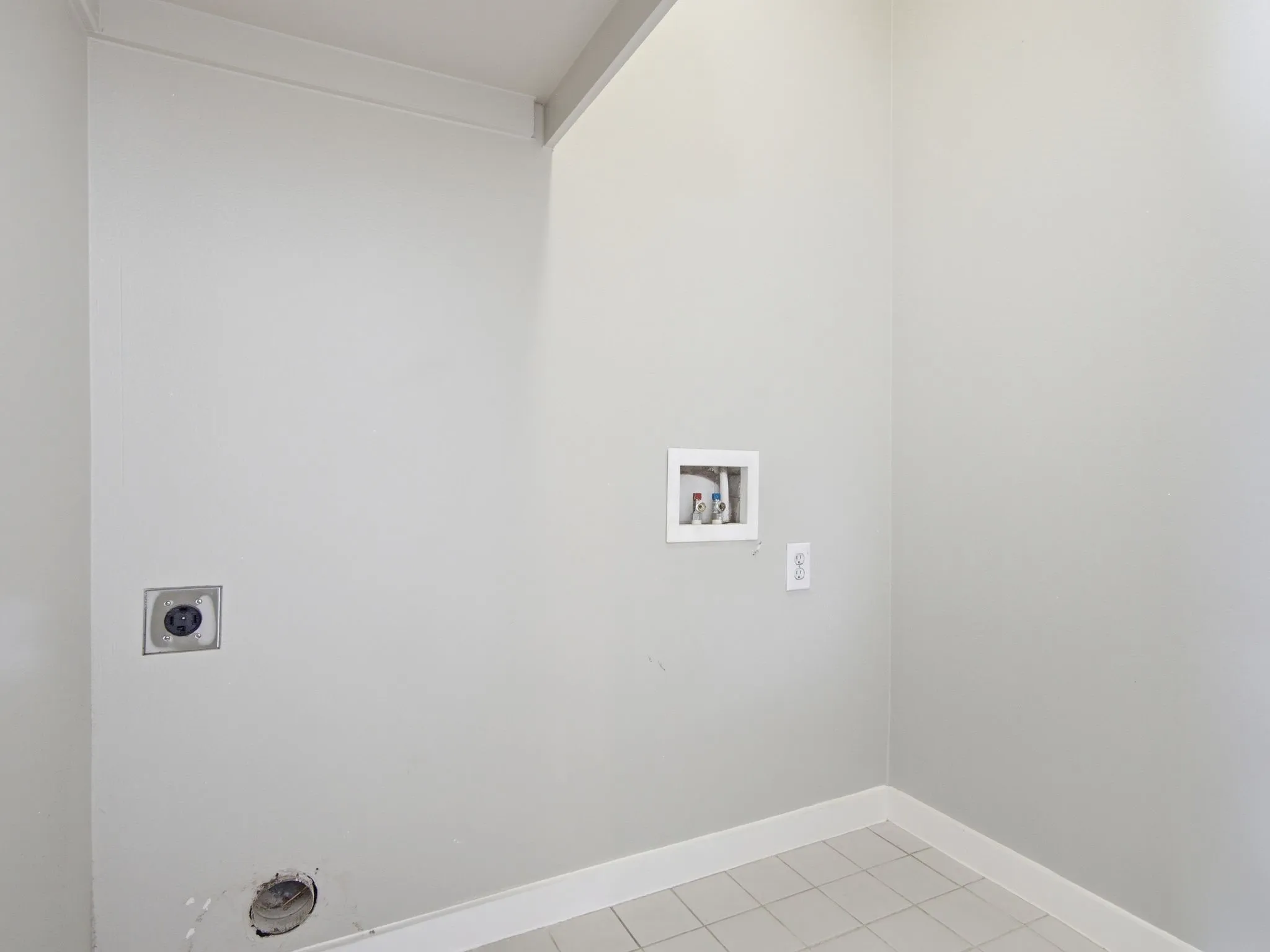 Condominium For Sale in Dallas County , 3015 Bryan Street 2F, Dallas, Texas 75204, 1 Bedroom, 2 Bathroom, 2 Garage spaces, 933 Sqft, built in 2004, mls#21314976, Real Estate Agent in Dallas, Homes For Sale in Dallas county, Homes For Sale in Dallas, Realtor in Dallas Texas, Real Estate Brokerage Independent Realty Texas, Luminita Cordes Realtor
