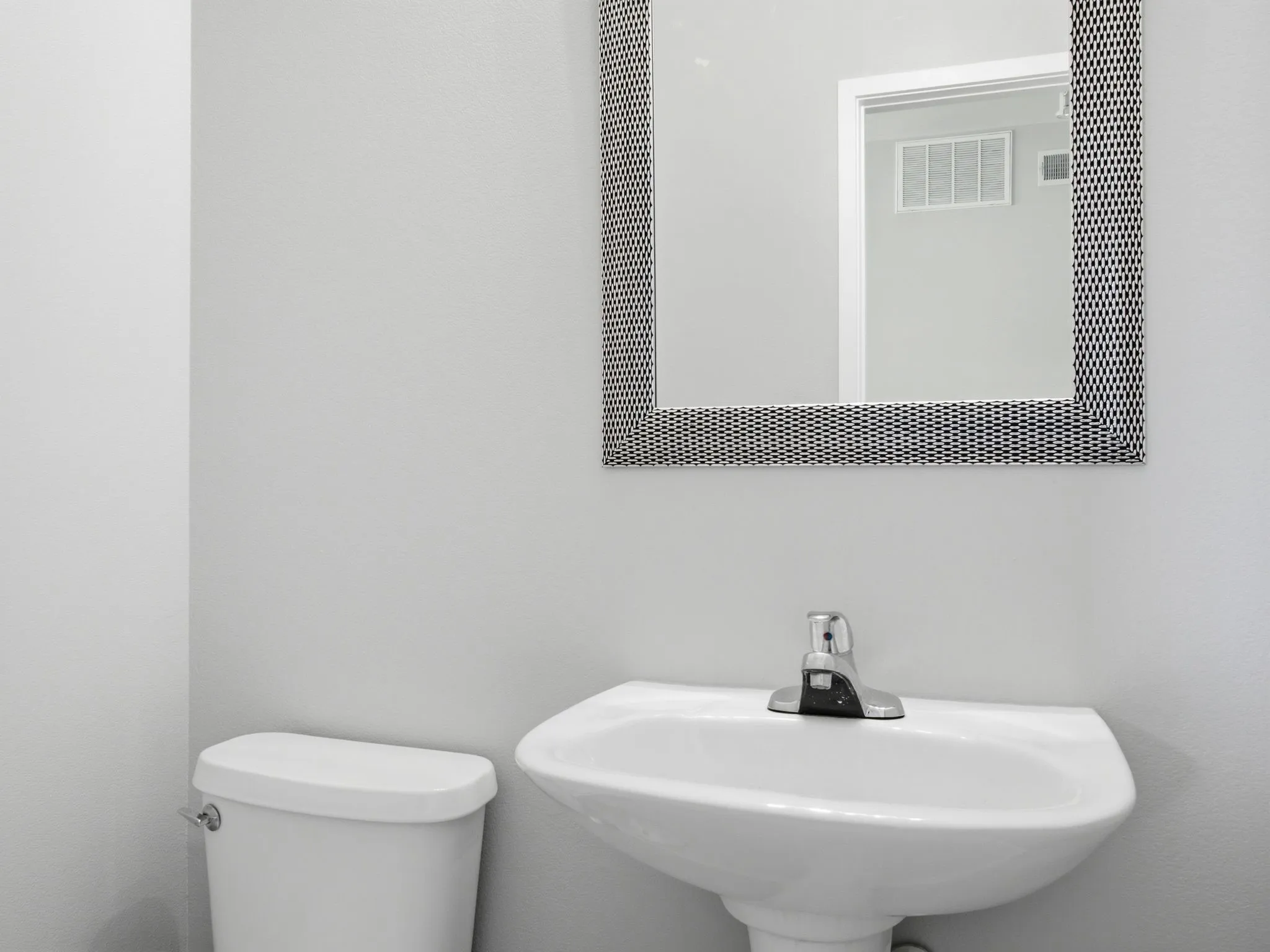 Condominium For Sale in Dallas County , 3015 Bryan Street 2F, Dallas, Texas 75204, 1 Bedroom, 2 Bathroom, 2 Garage spaces, 933 Sqft, built in 2004, mls#21314976, Real Estate Agent in Dallas, Homes For Sale in Dallas county, Homes For Sale in Dallas, Realtor in Dallas Texas, Real Estate Brokerage Independent Realty Texas, Luminita Cordes Realtor